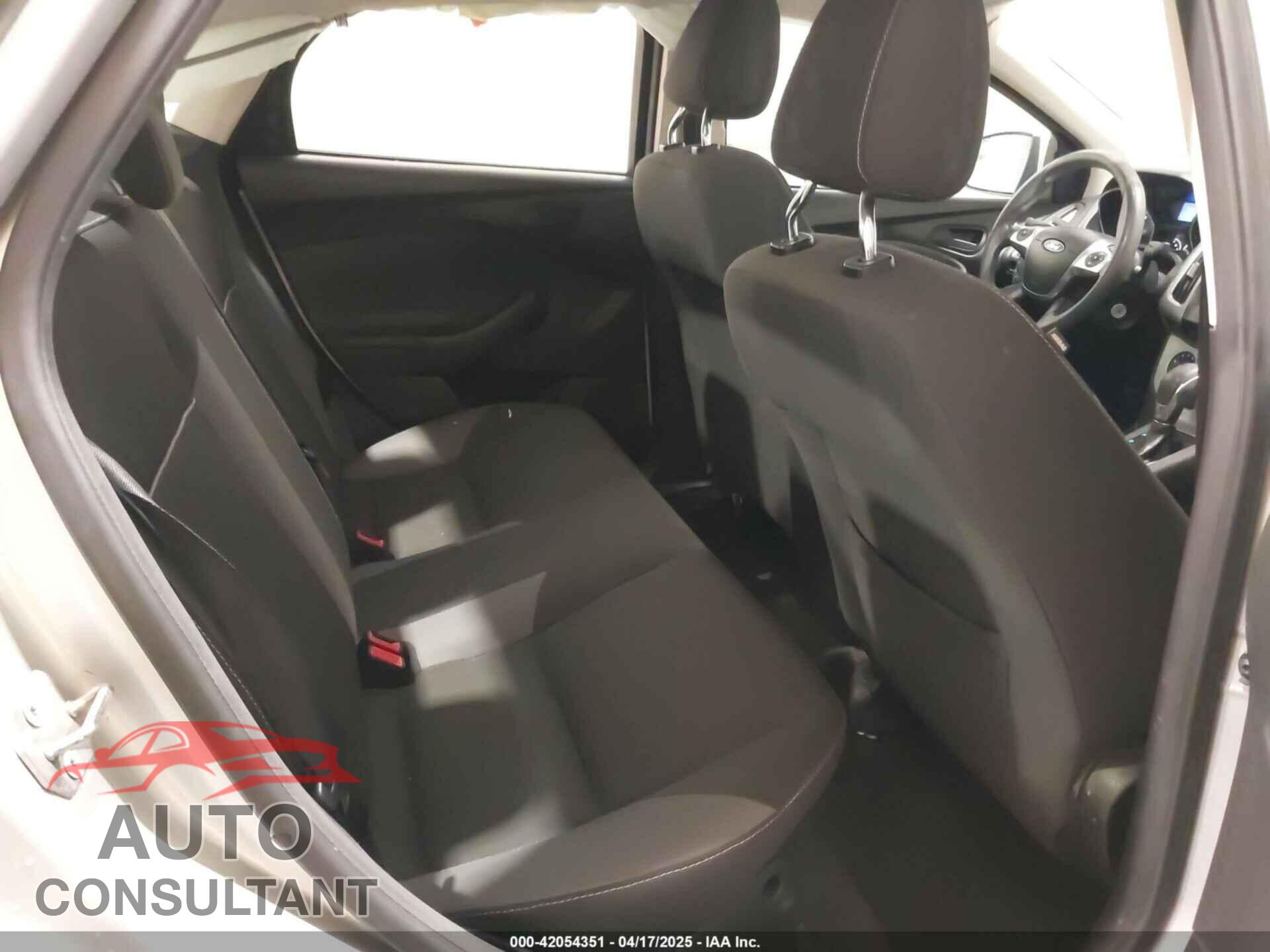 FORD FOCUS 2012 - 1FAHP3F21CL284921
