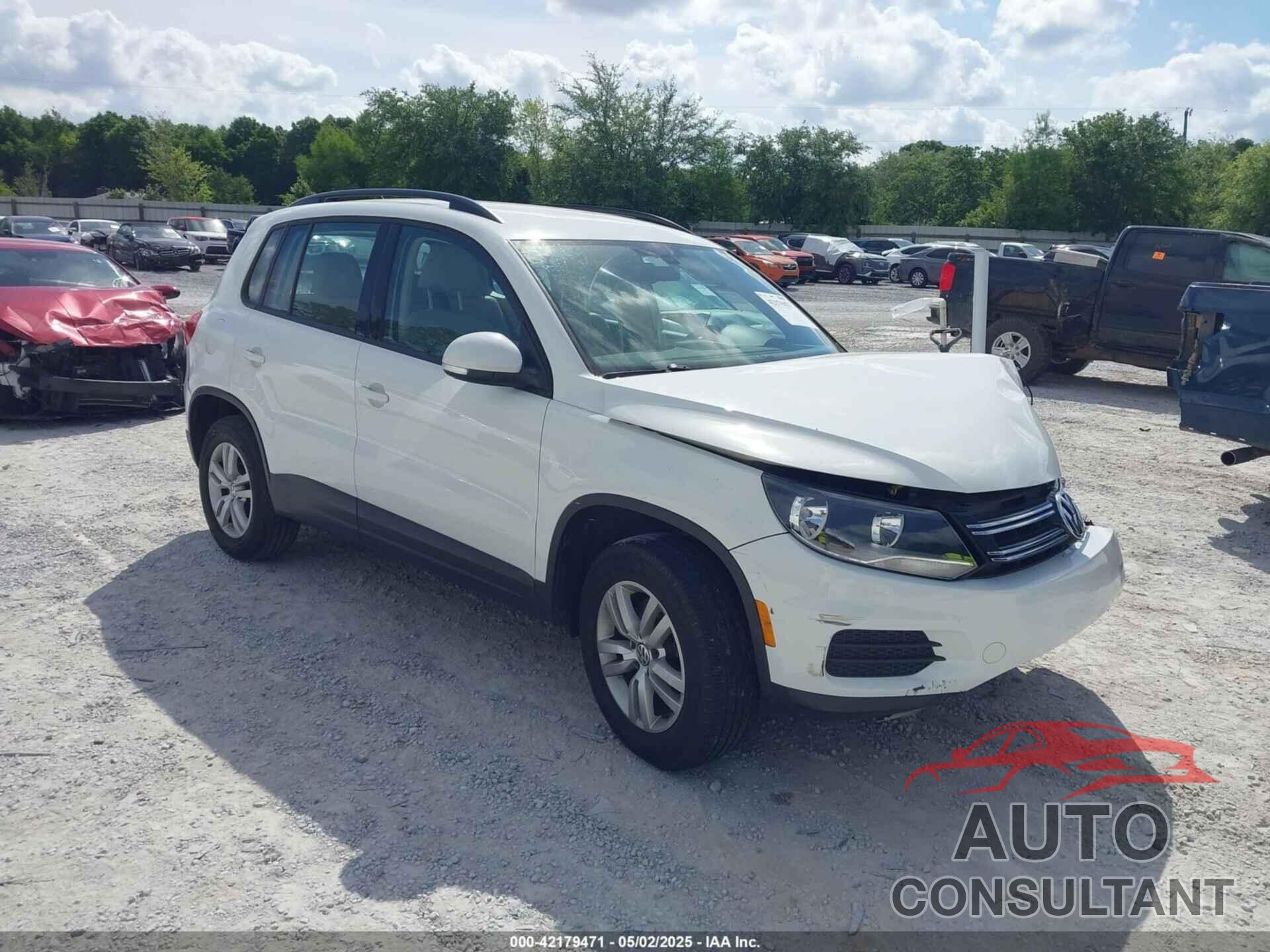 VOLKSWAGEN TIGUAN 2017 - WVGAV7AX9HK001055