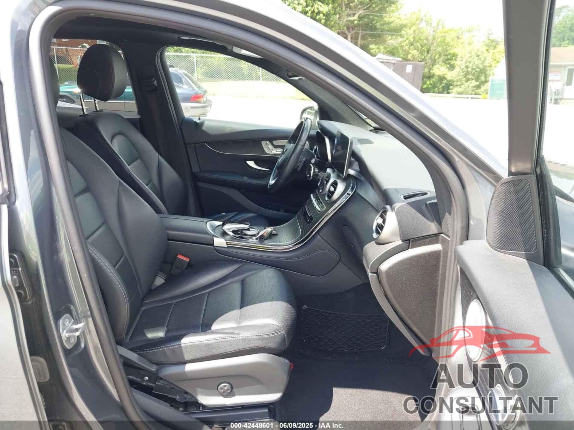 MERCEDES-BENZ GLC 300 2018 - WDC0G4KB3JV032831