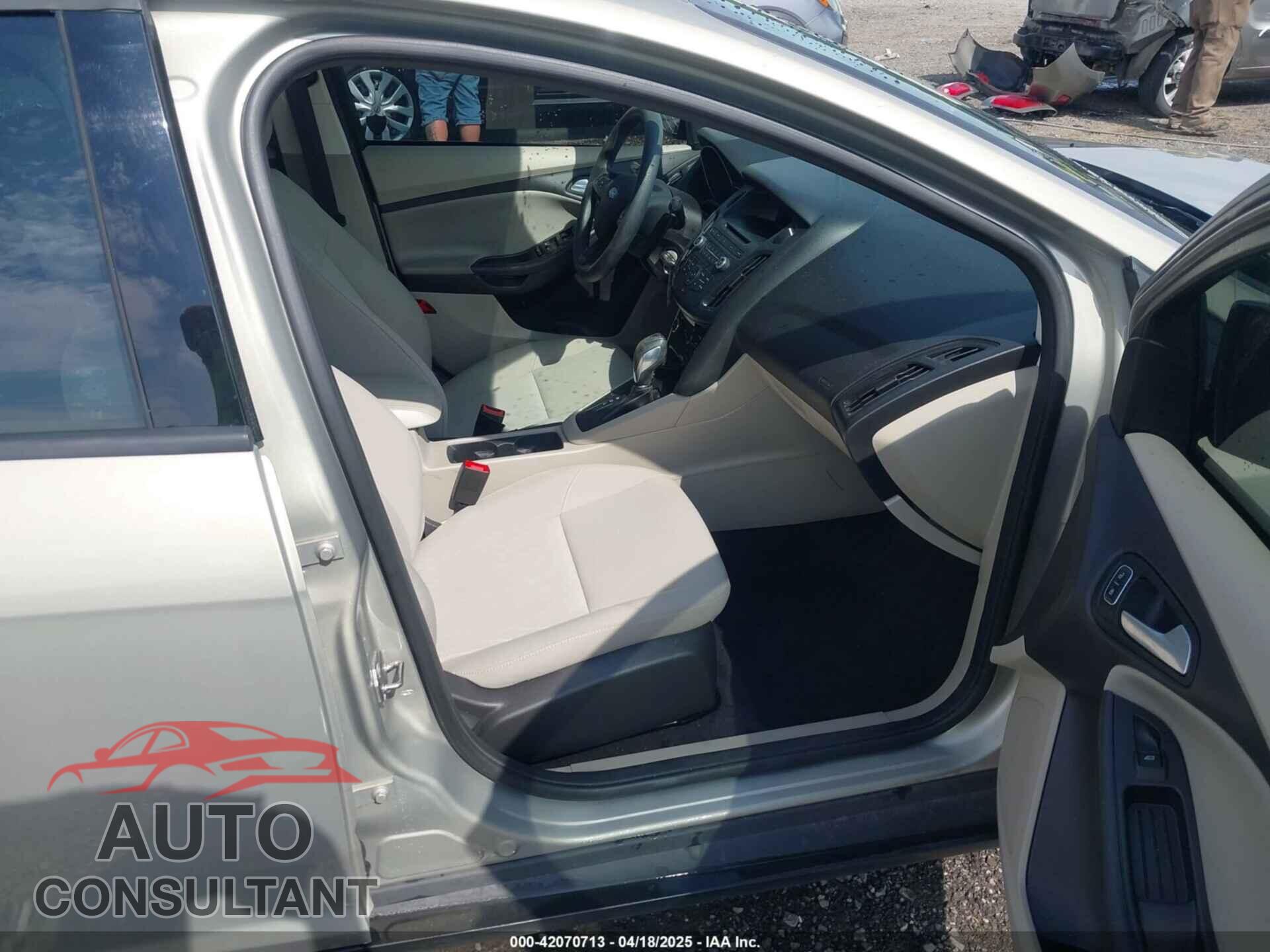 FORD FOCUS 2015 - 1FADP3F26FL209022