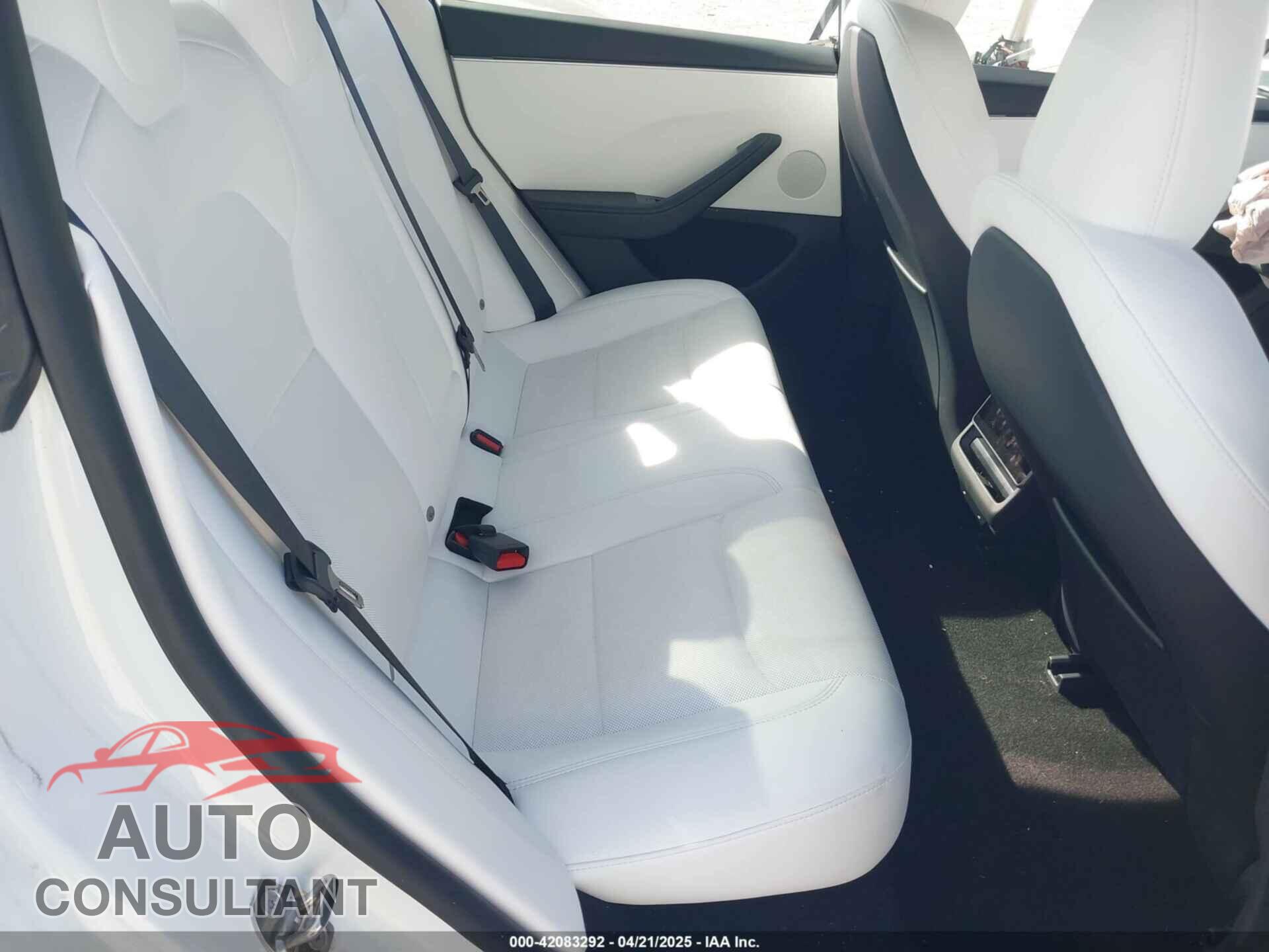 TESLA MODEL 3 2024 - 5YJ3E1EAXRF797586