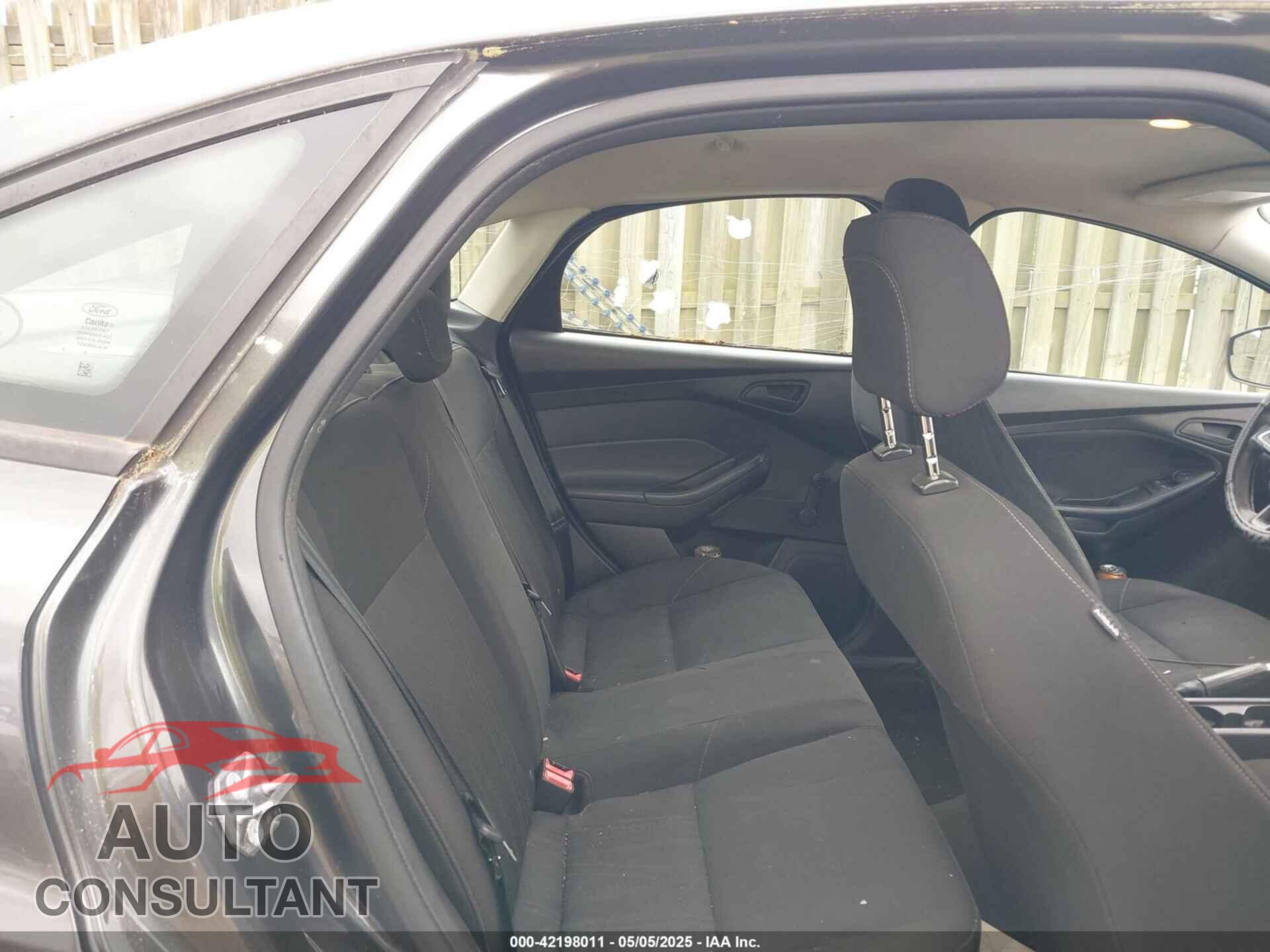 FORD FOCUS 2015 - 1FADP3E26FL304861