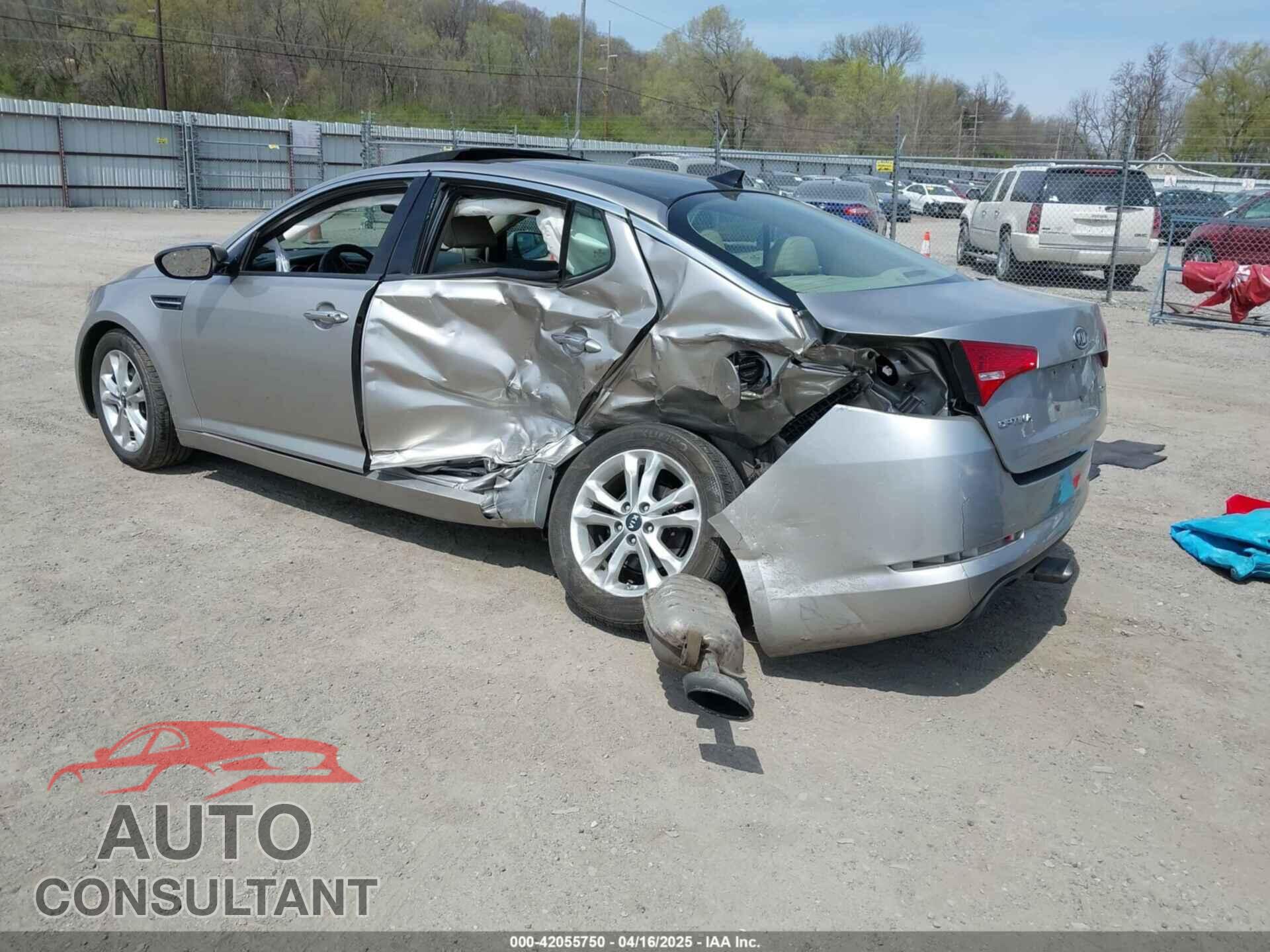KIA OPTIMA 2011 - KNAGN4A78B5103205