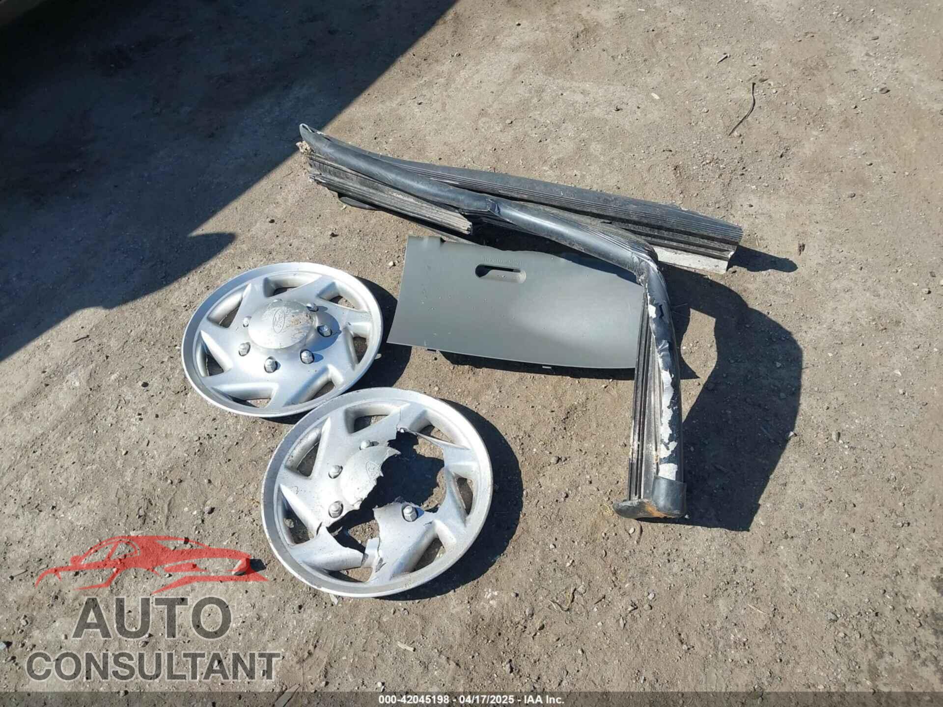 FORD E-350 SUPER DUTY 2011 - 1FBNE3BL4BDA01023