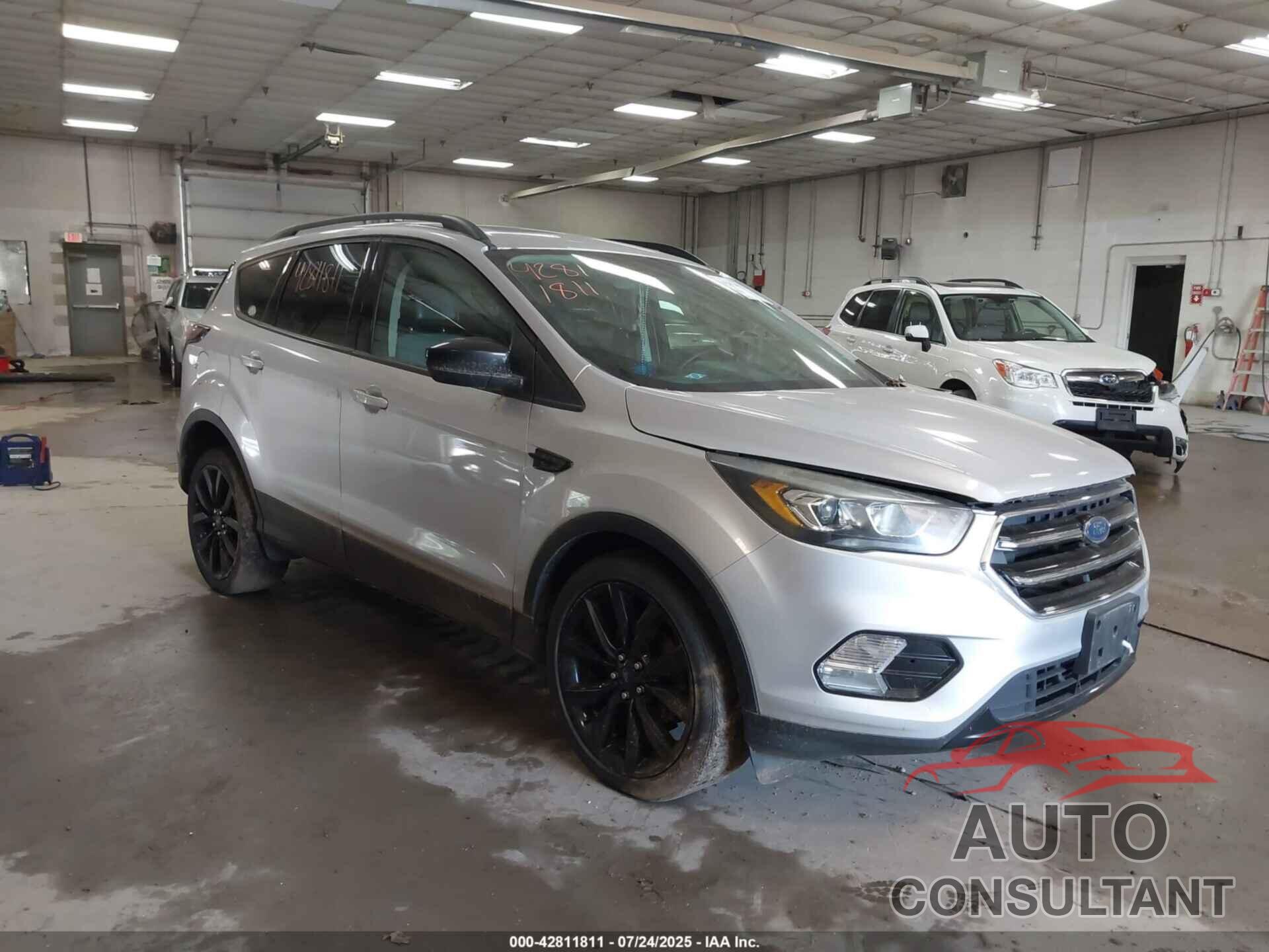 FORD ESCAPE 2017 - 1FMCU0GD9HUC41386