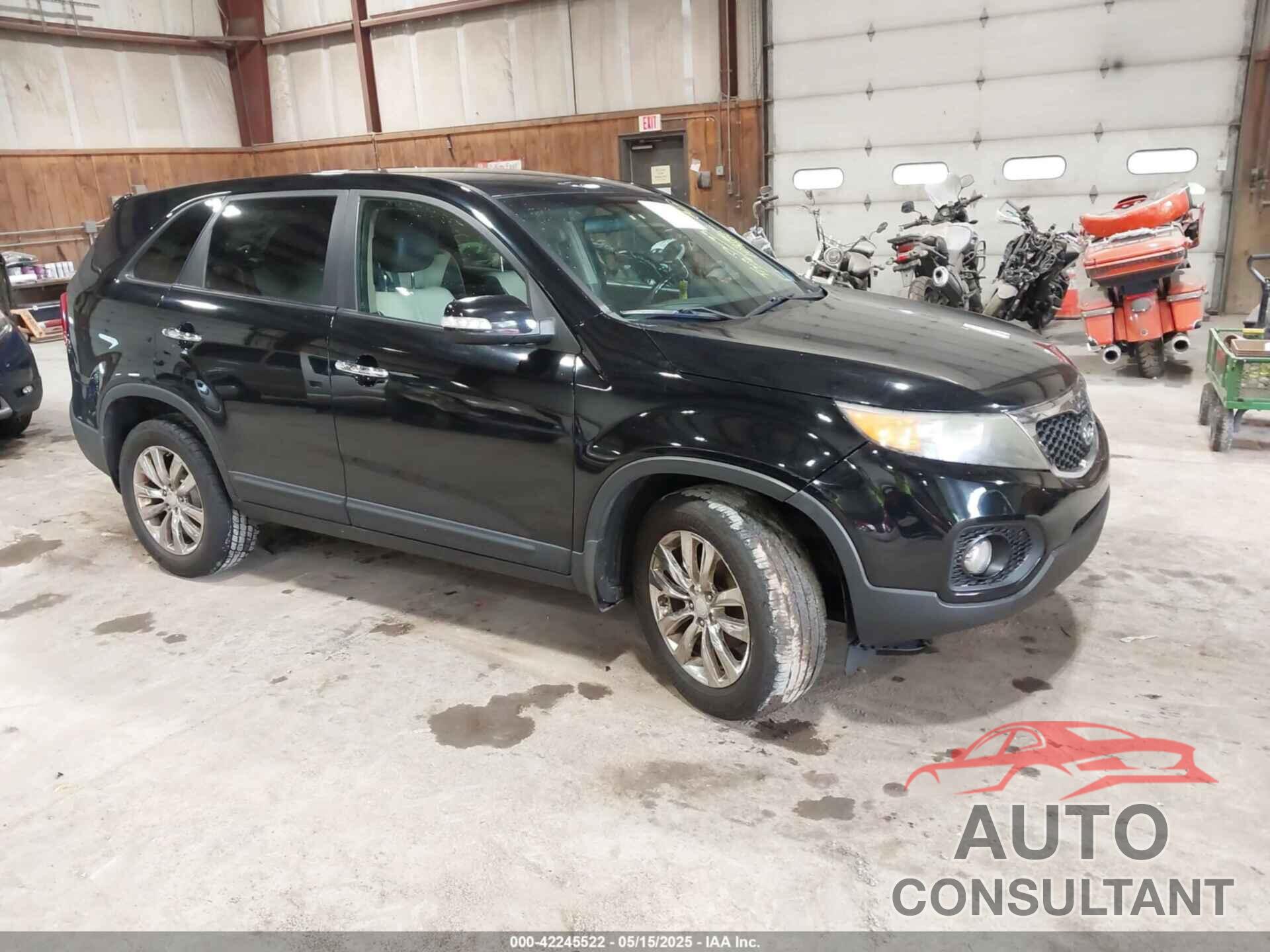 KIA SORENTO 2011 - 5XYKU3A11BG018557