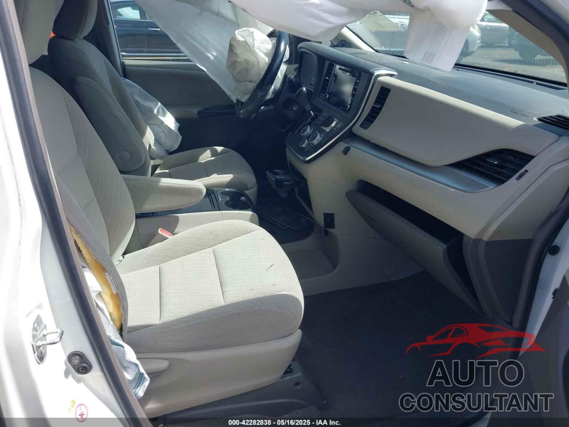 TOYOTA SIENNA 2019 - 5TDKZ3DC2KS004815