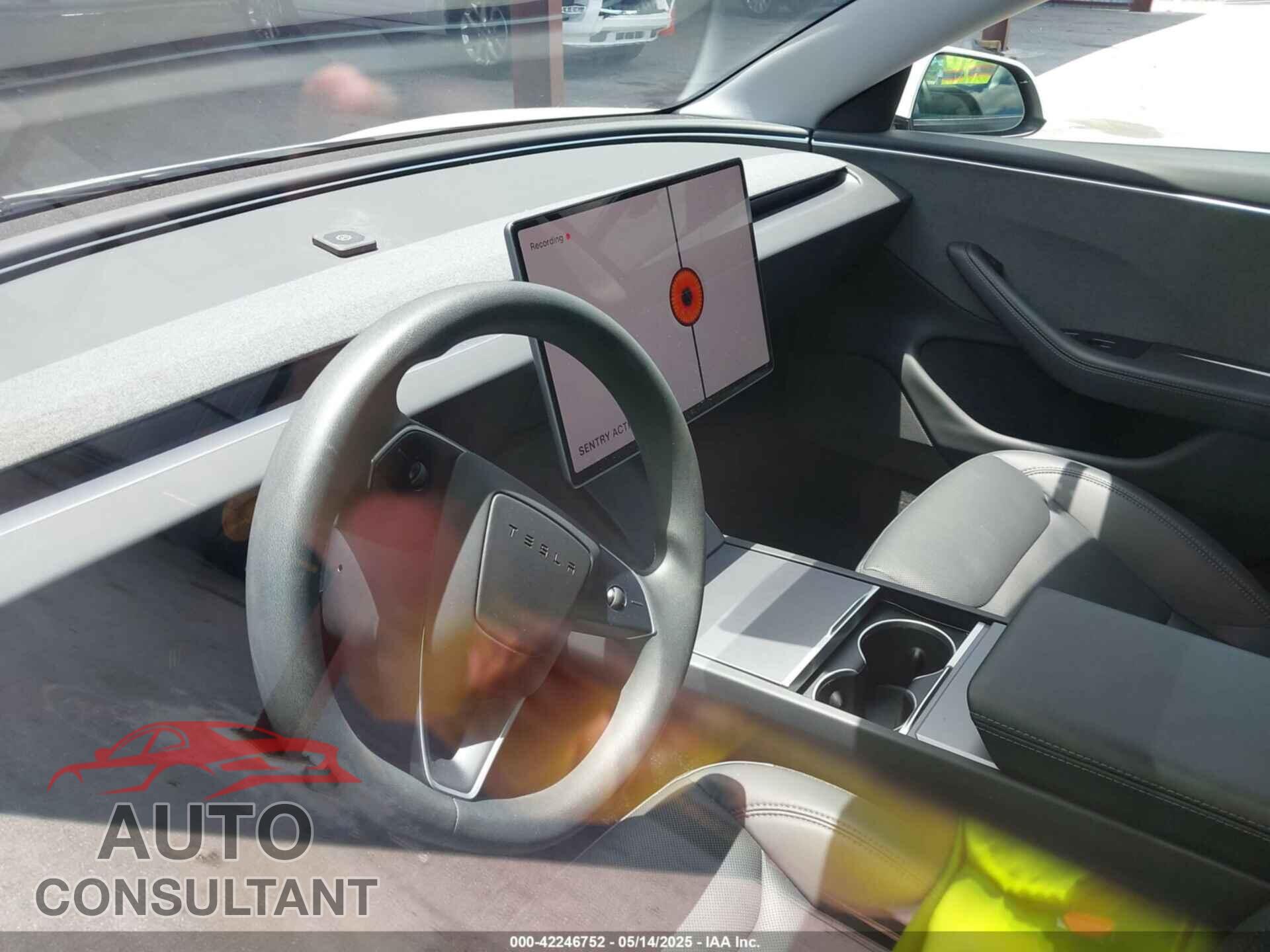 TESLA MODEL 3 2024 - 5YJ3E1EA7RF721503