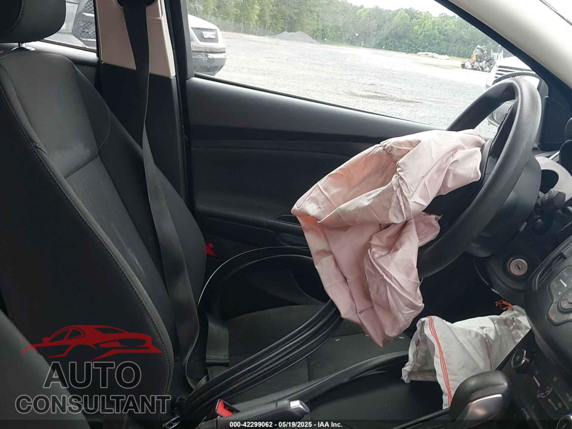 FORD FOCUS 2017 - 1FADP3E29HL262169
