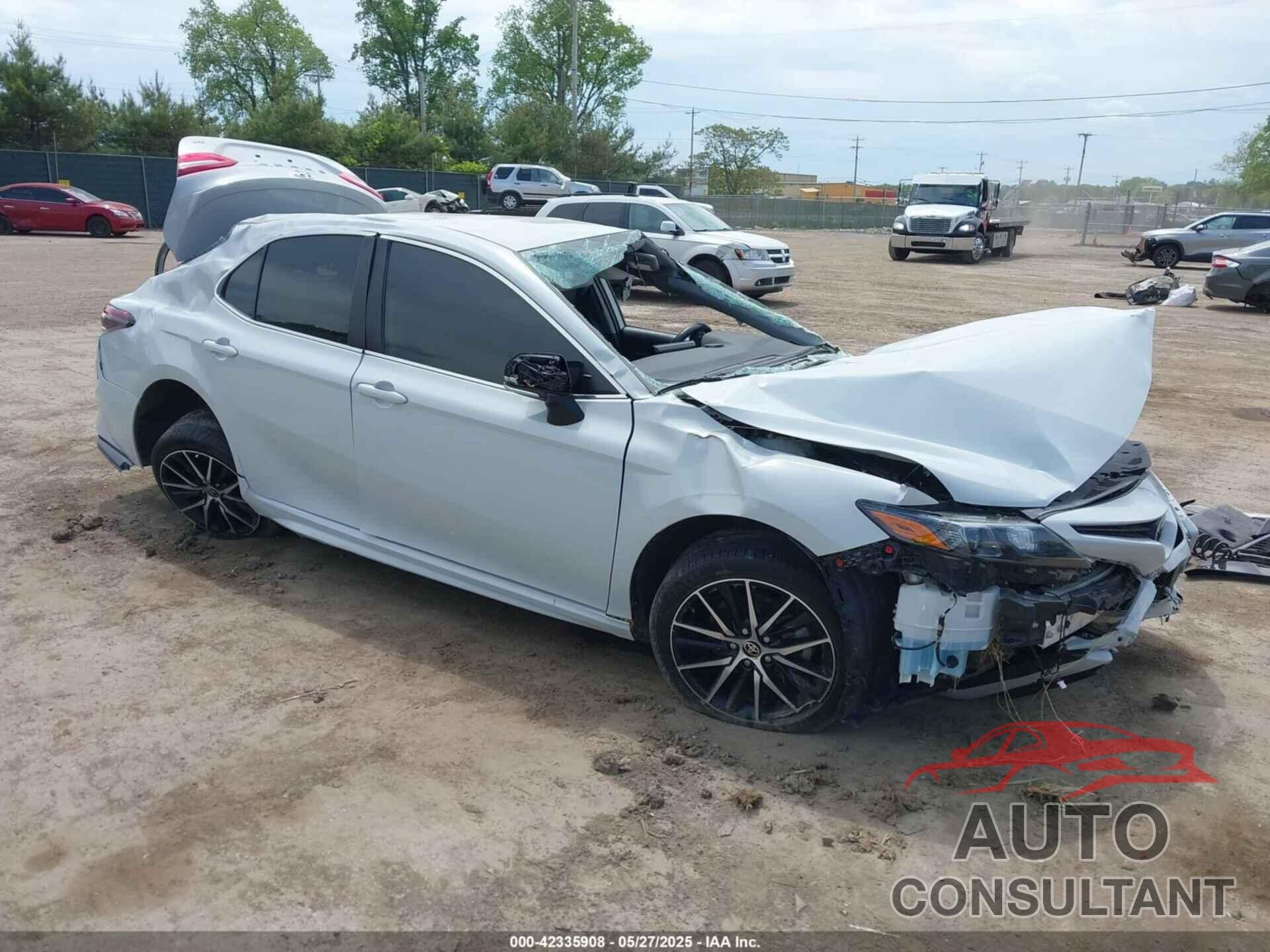 TOYOTA CAMRY 2022 - 4T1G11AK5NU069120
