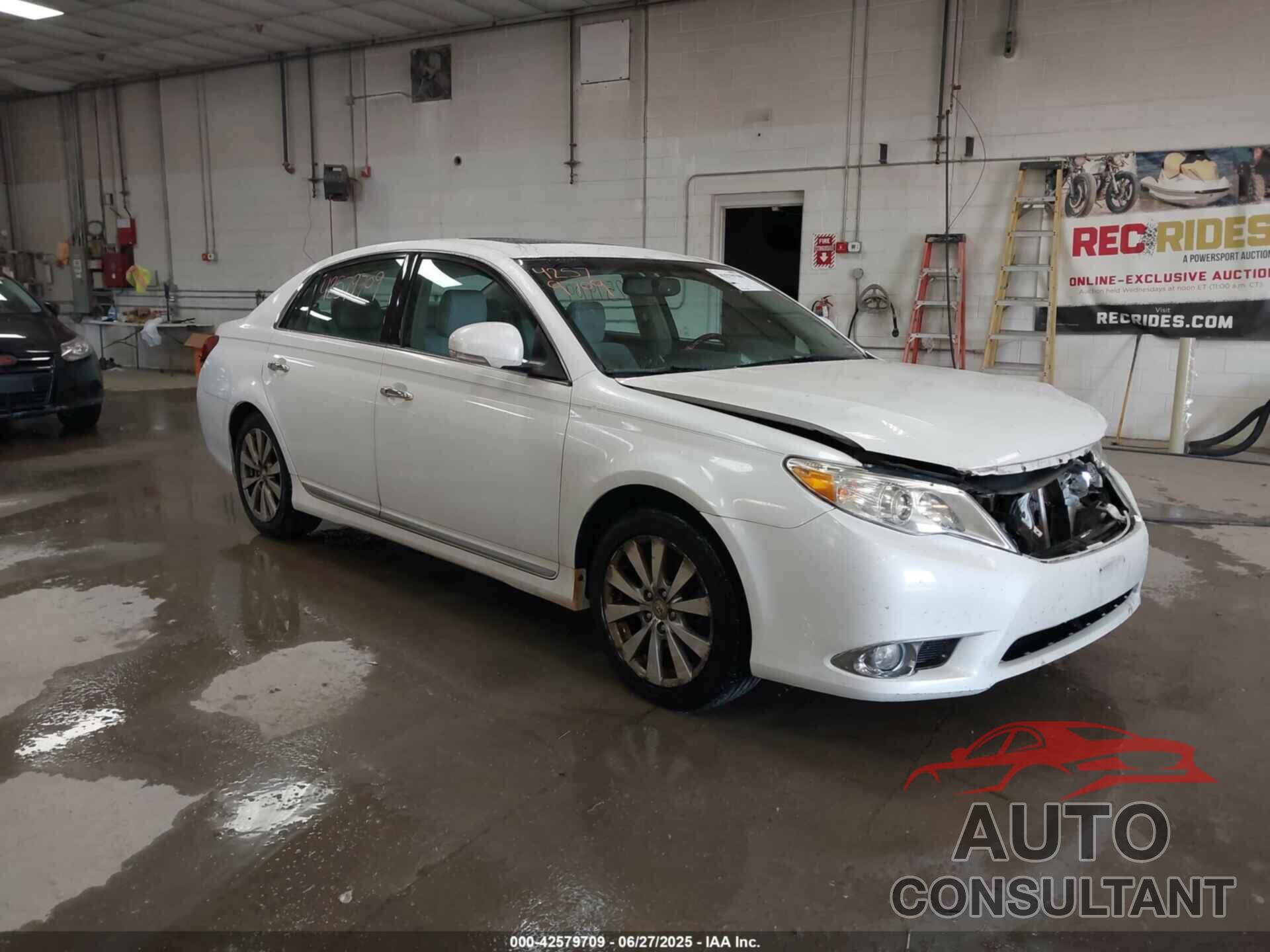 TOYOTA AVALON 2011 - 4T1BK3DB5BU381125