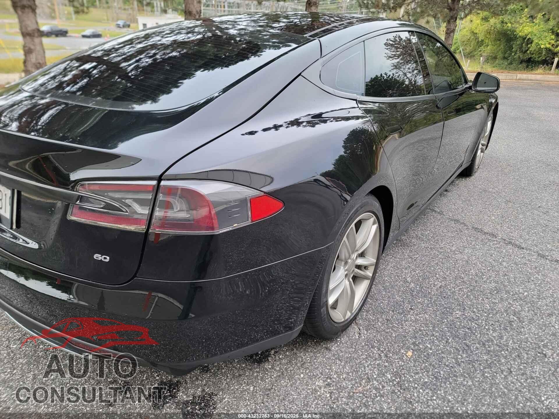 TESLA MODEL S 2013 - 5YJSA1CG0DFP15808