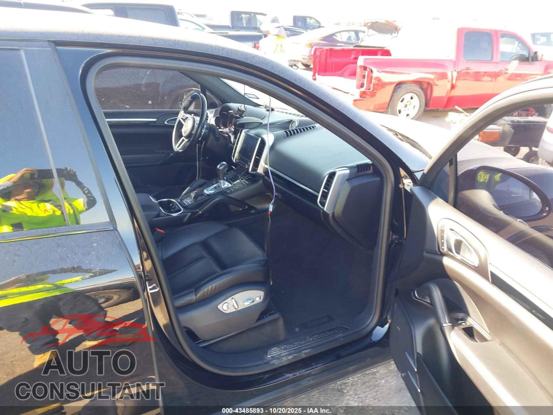 PORSCHE CAYENNE 2017 - WP1AA2A26HKA83493