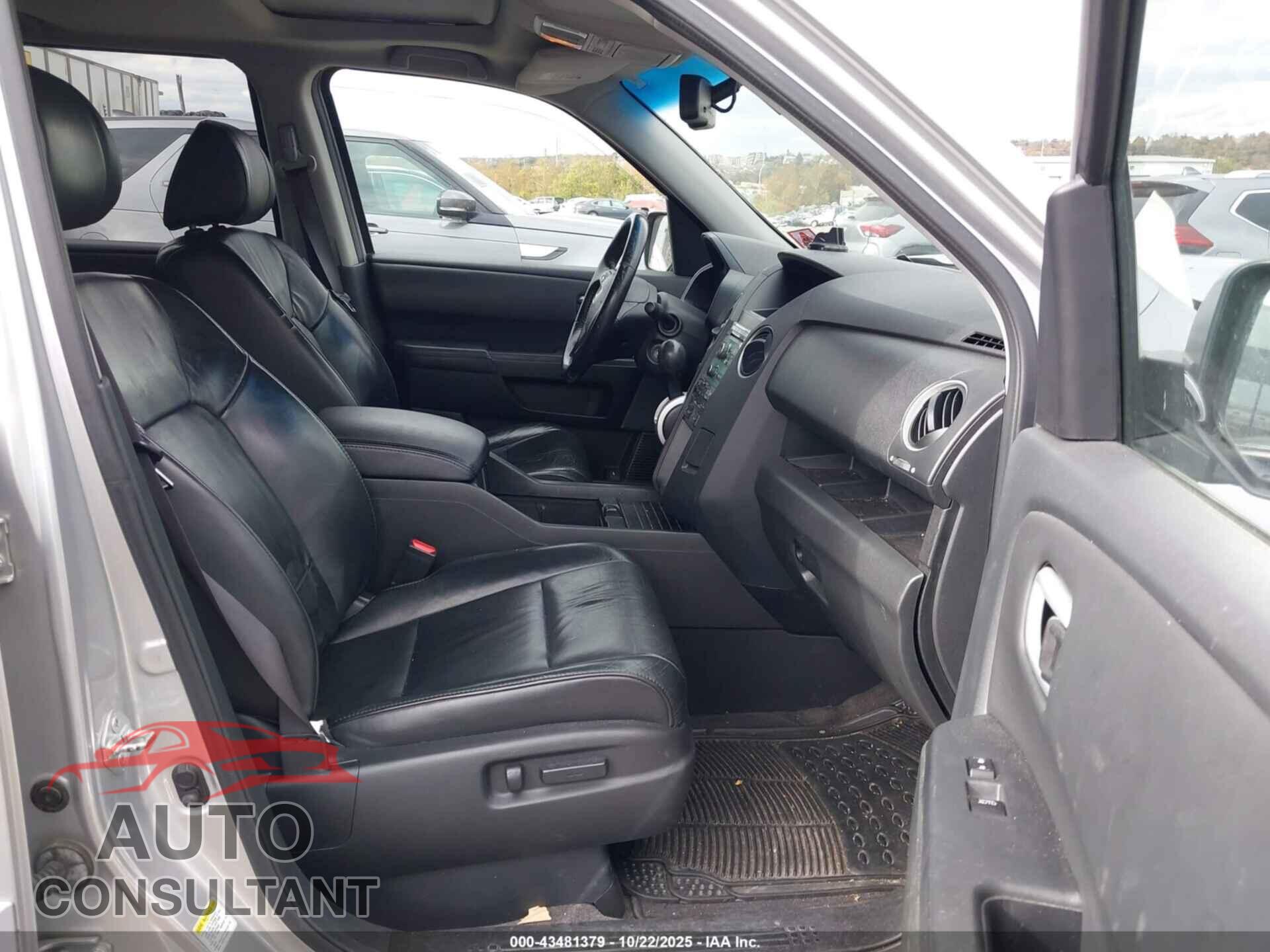 HONDA PILOT 2011 - 5FNYF4H50BB042987
