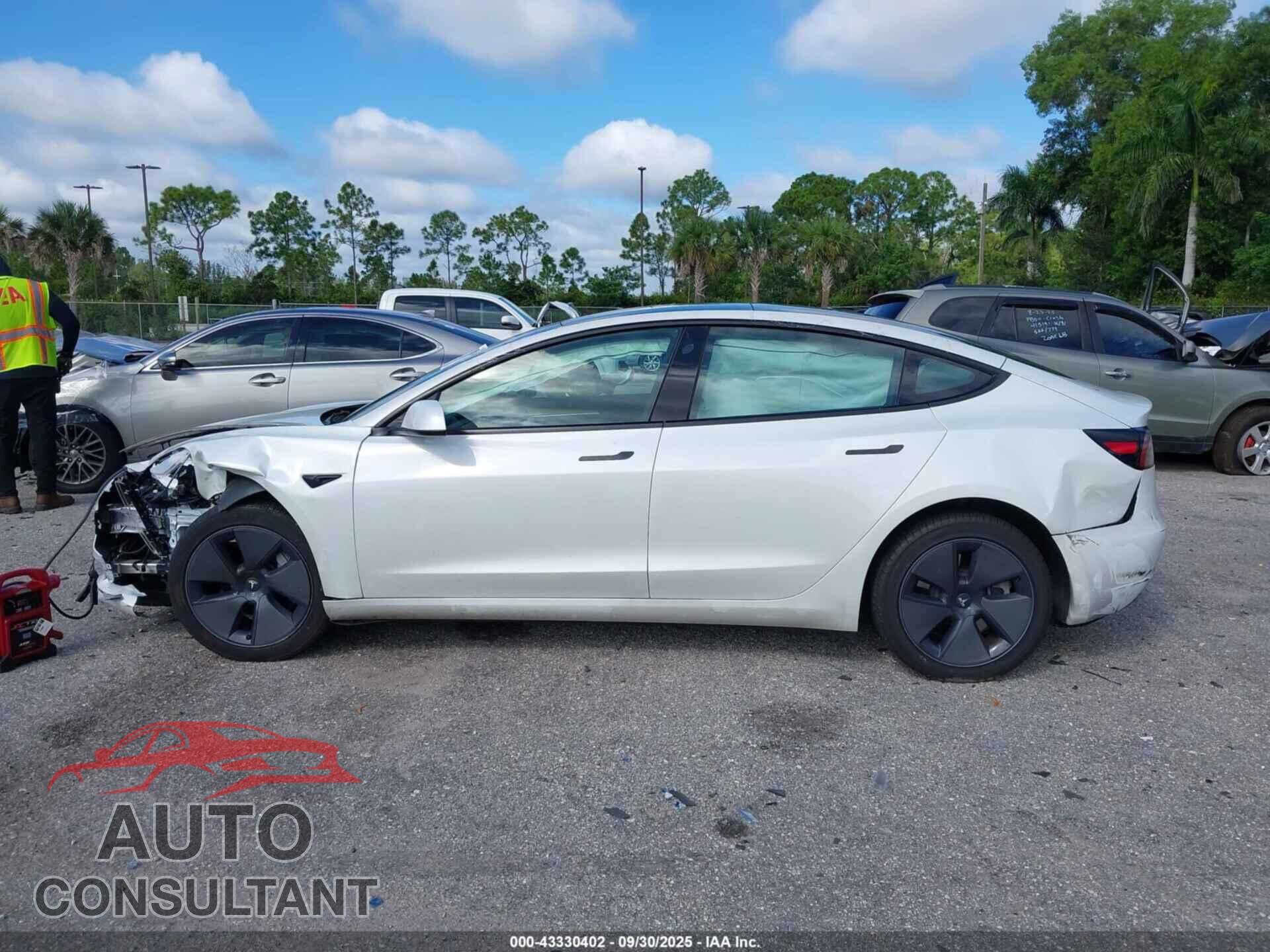 TESLA MODEL 3 2023 - 5YJ3E1EA0PF543558