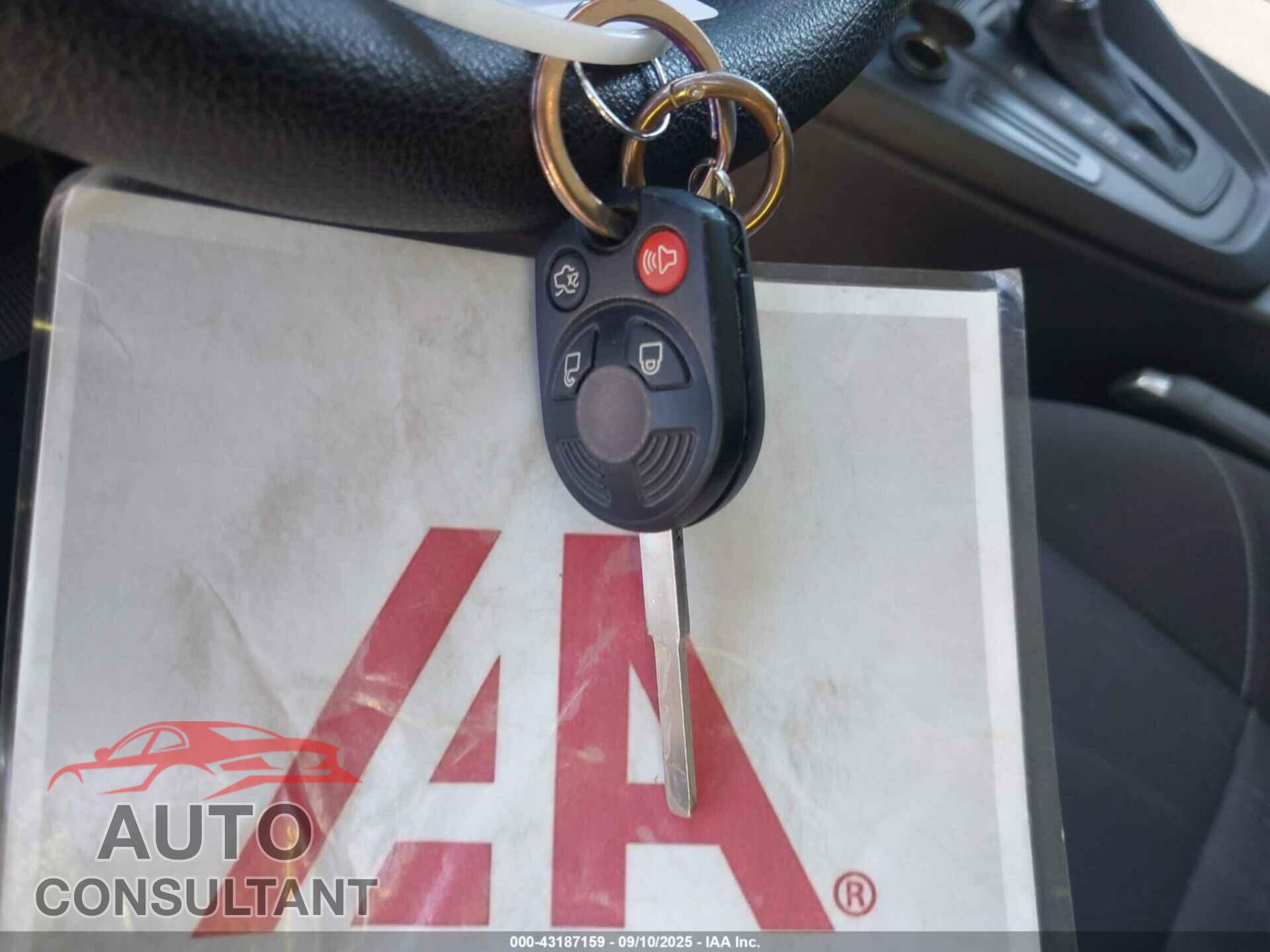 FORD FOCUS 2015 - 1FADP3E26FL311230