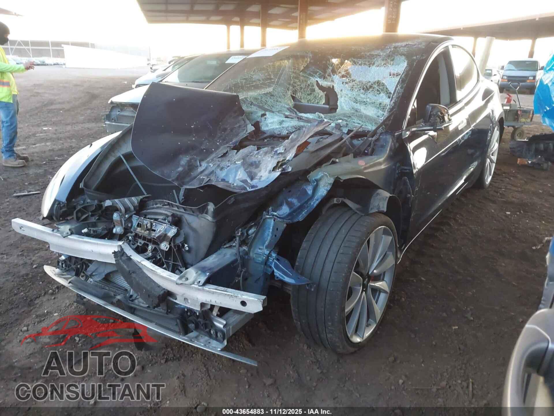 TESLA MODEL 3 2018 - 5YJ3E1EB0JF083950
