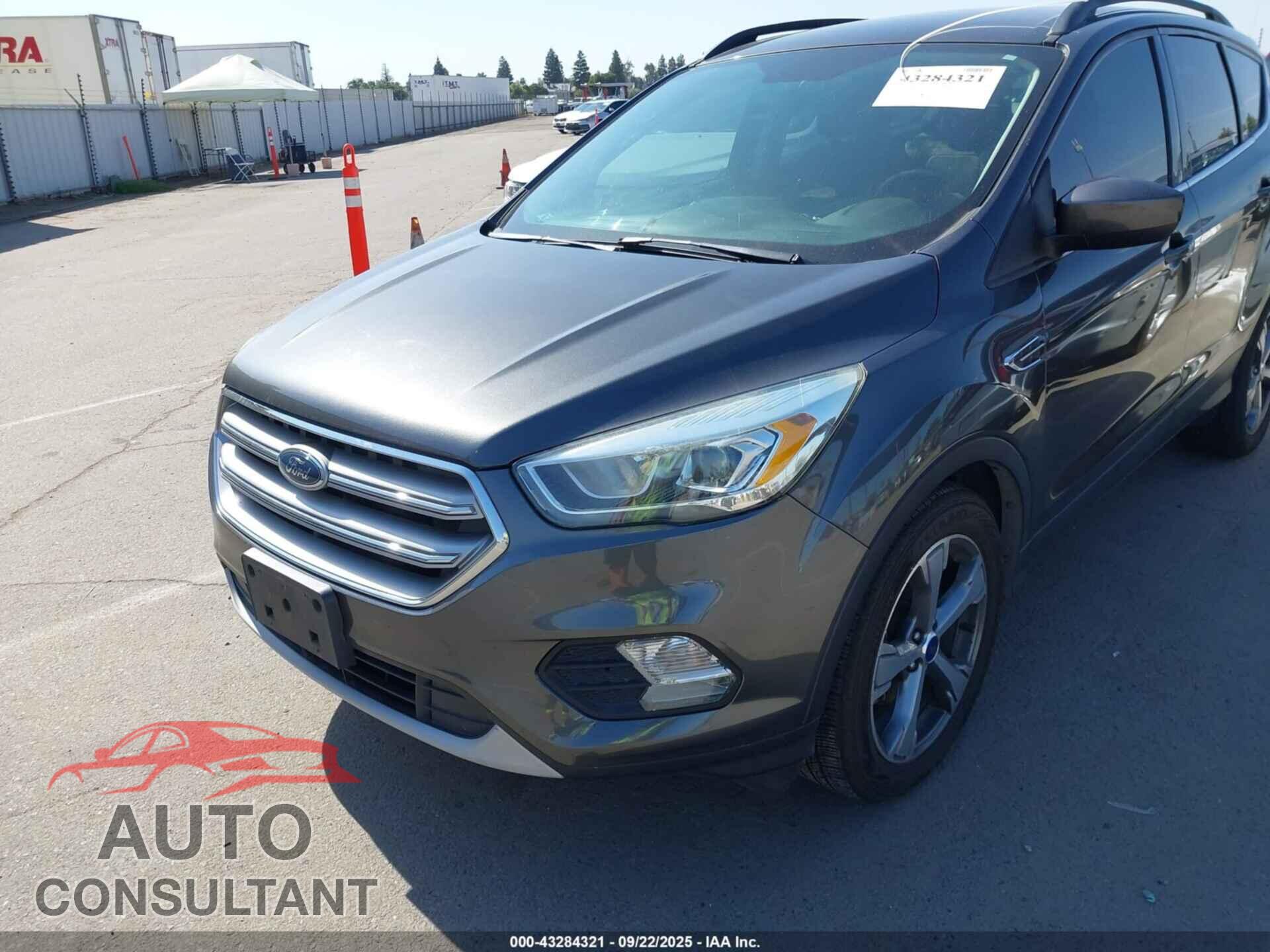 FORD ESCAPE 2017 - 1FMCU0GD2HUC80708