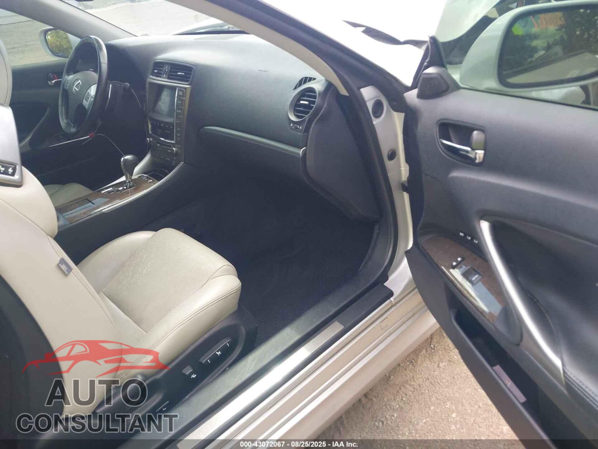 LEXUS IS 250C 2011 - JTHFF2C22B2514990