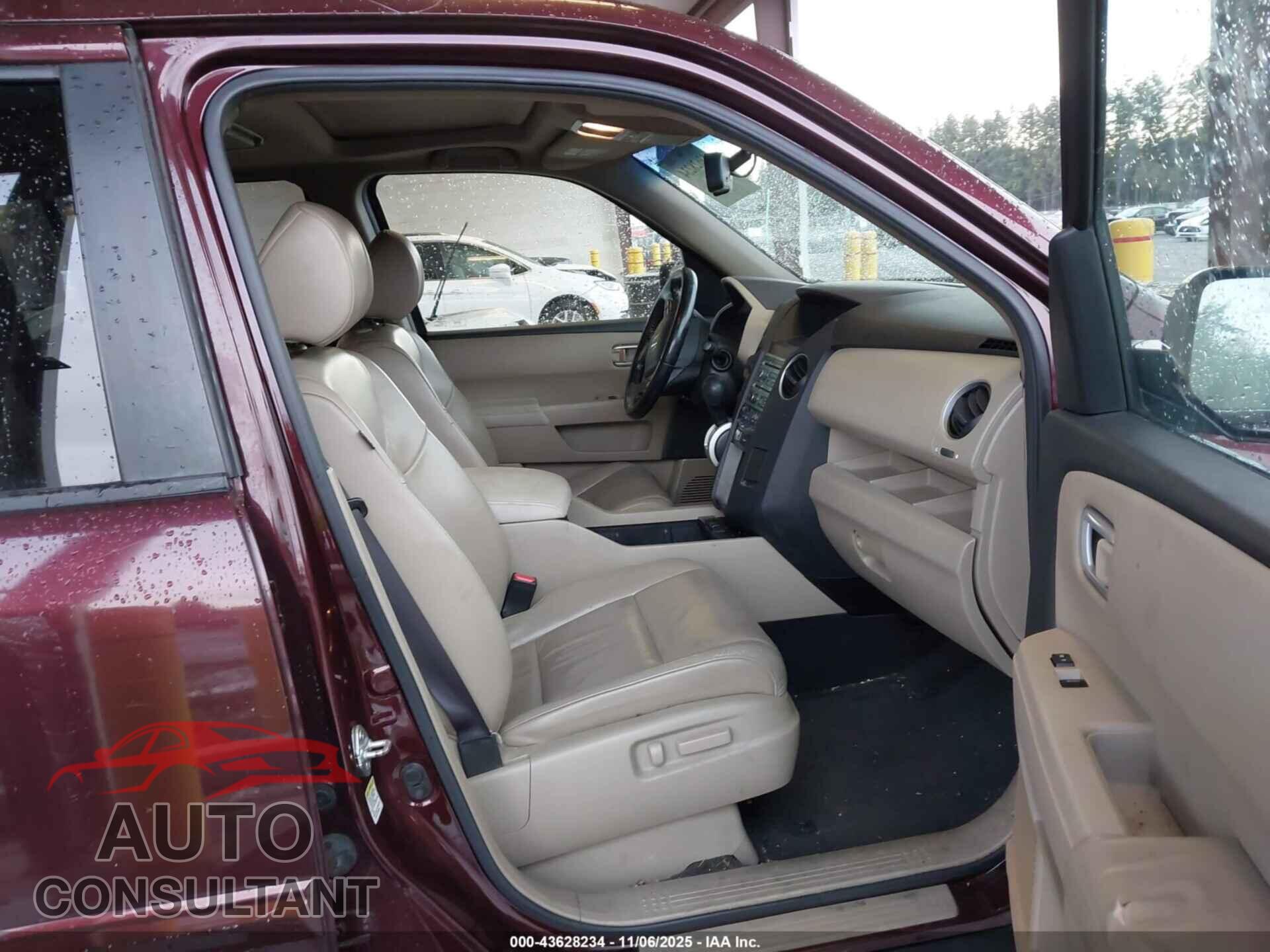 HONDA PILOT 2011 - 5FNYF4H67BB010109