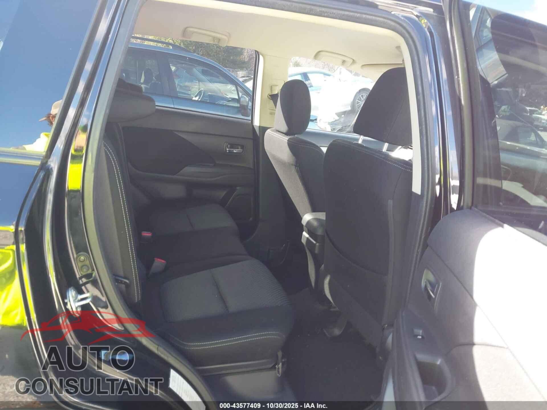 MITSUBISHI OUTLANDER 2018 - JA4AZ3A39JJ003473