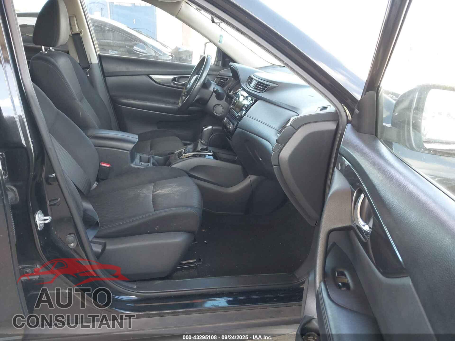 NISSAN ROGUE 2017 - KNMAT2MT2HP527147