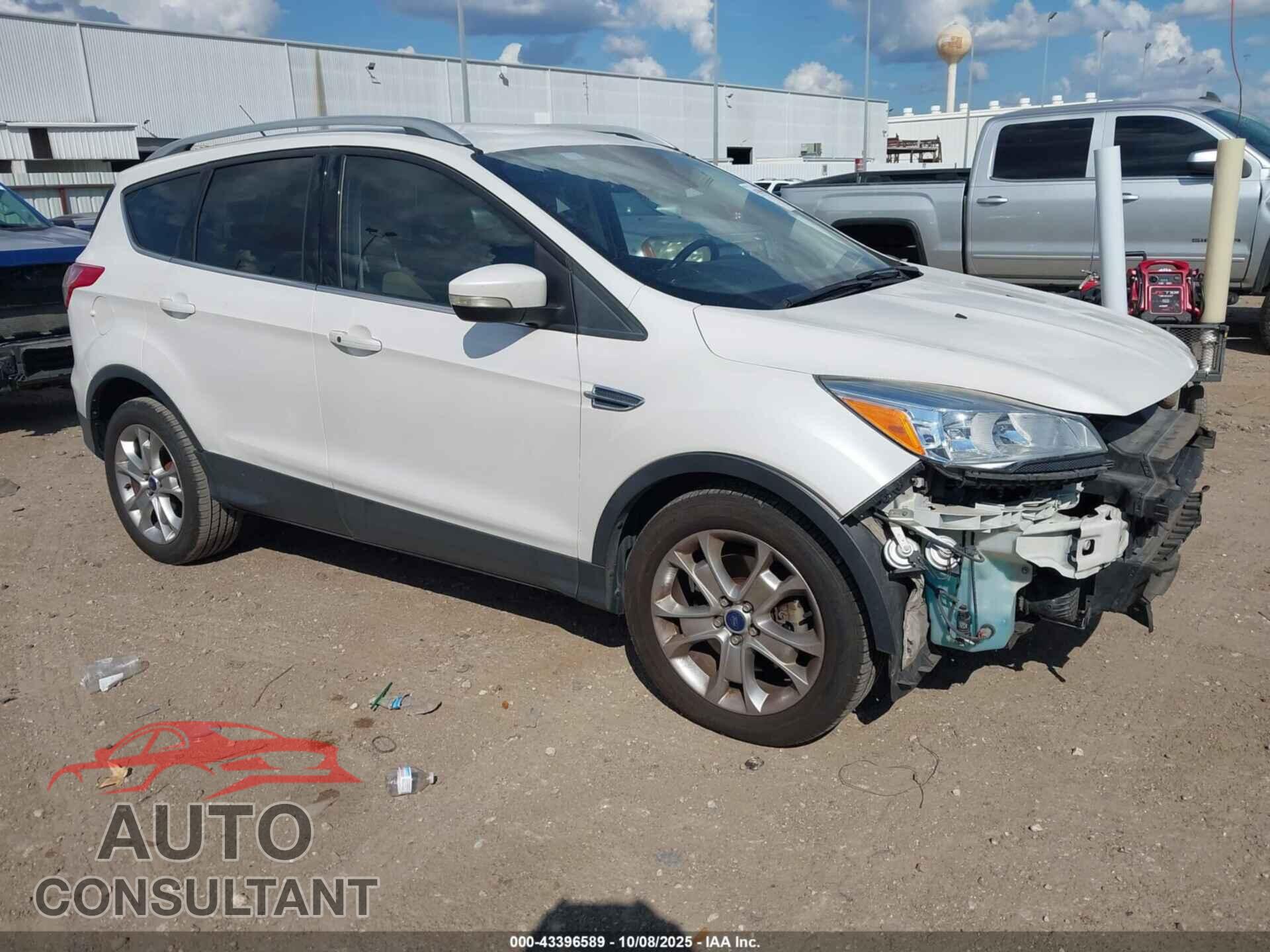 FORD ESCAPE 2015 - 1FMCU0J95FUB71967