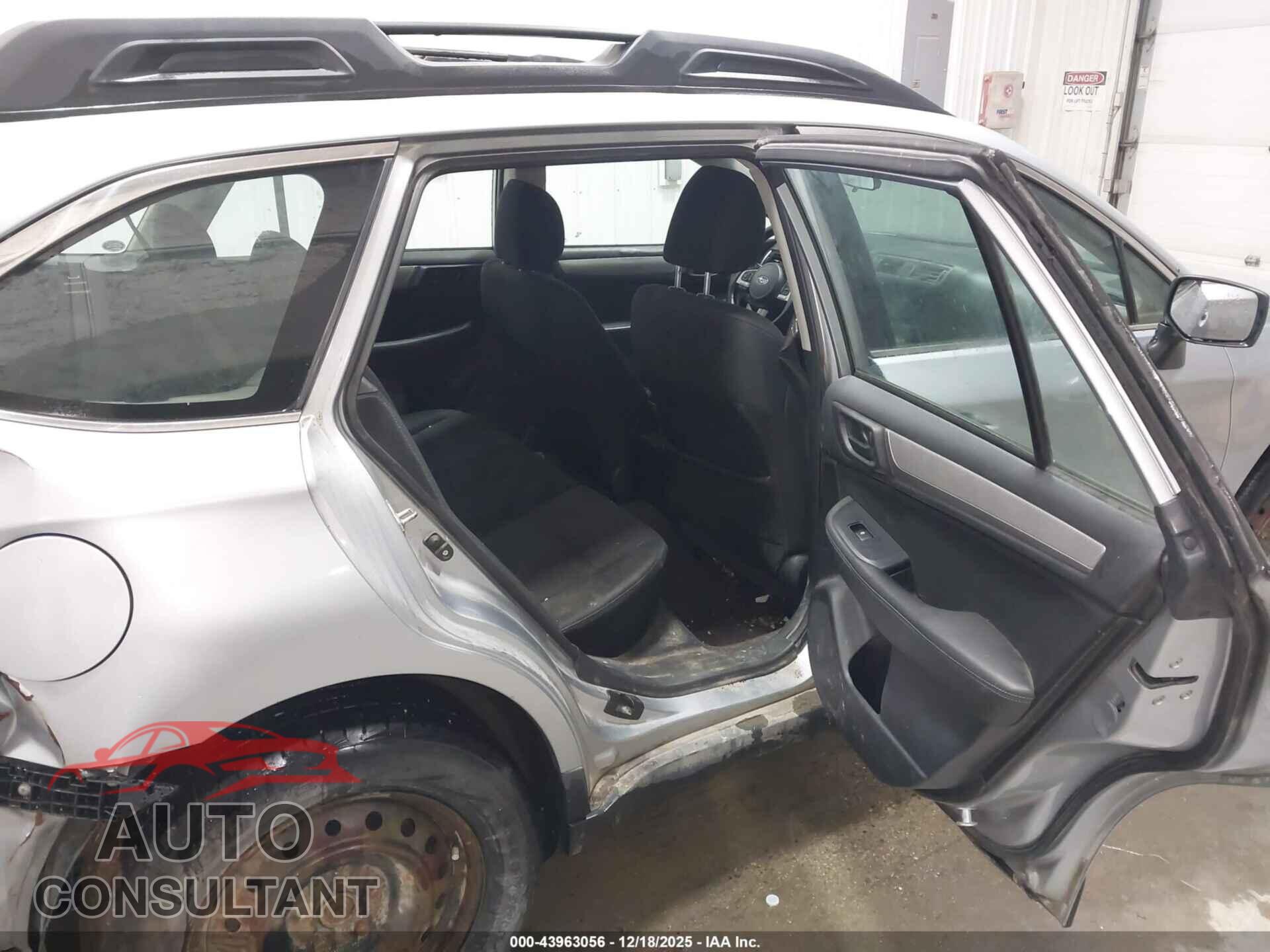 SUBARU OUTBACK 2015 - 4S4BSAAC2F3302717