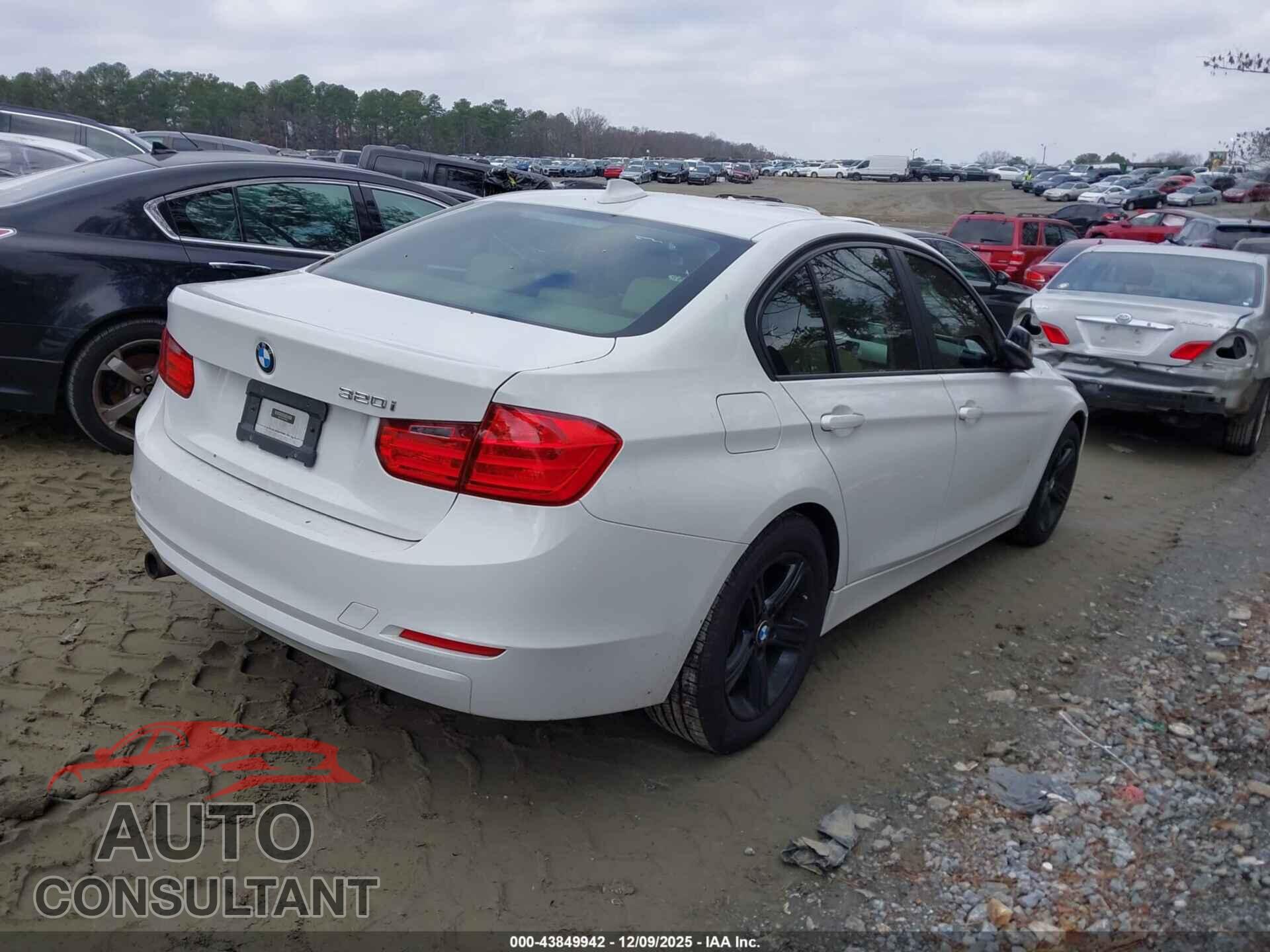 BMW 320I 2015 - WBA3B1C56FK140553