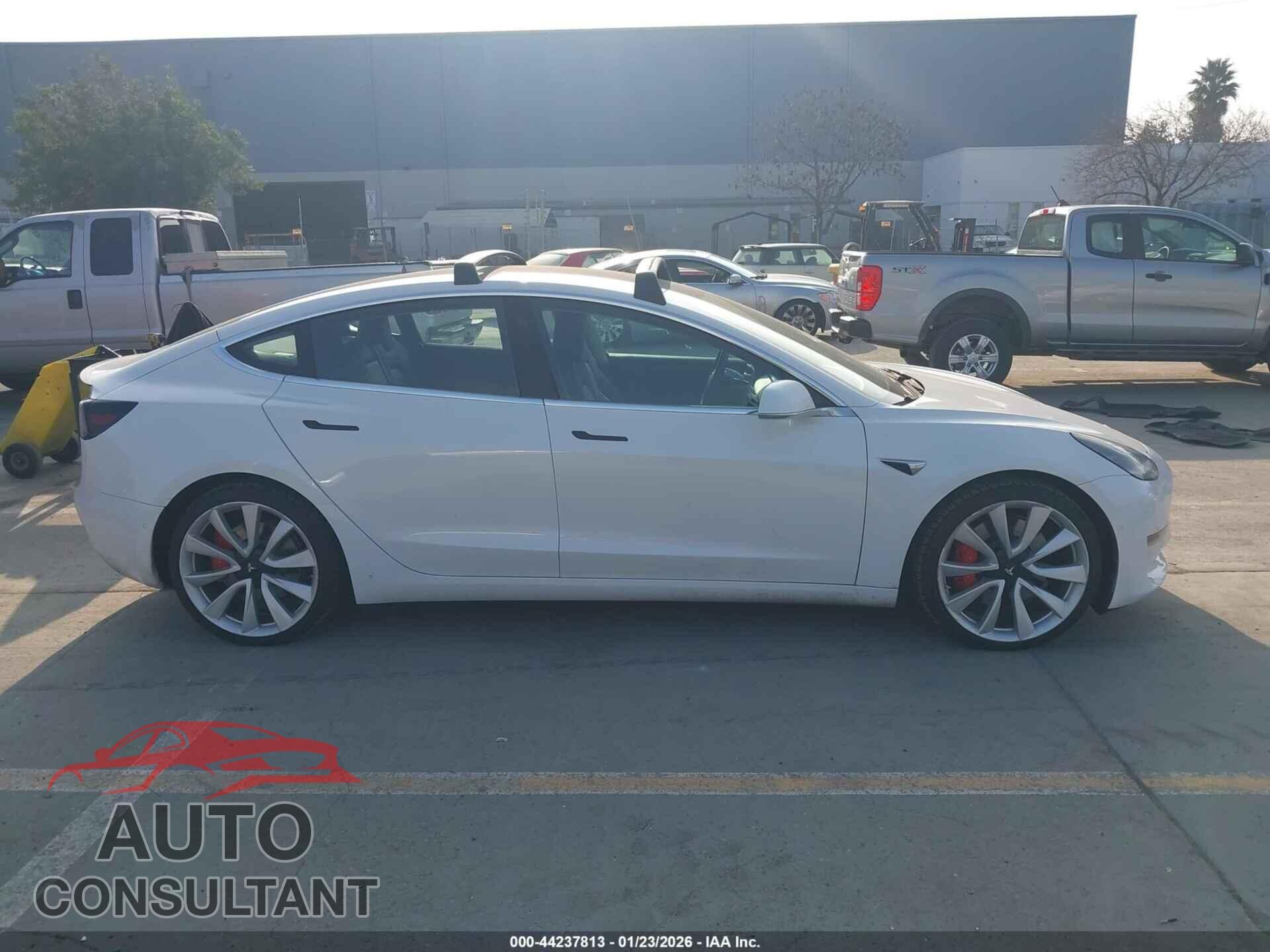 TESLA MODEL 3 2018 - 5YJ3E1EB9JF106531