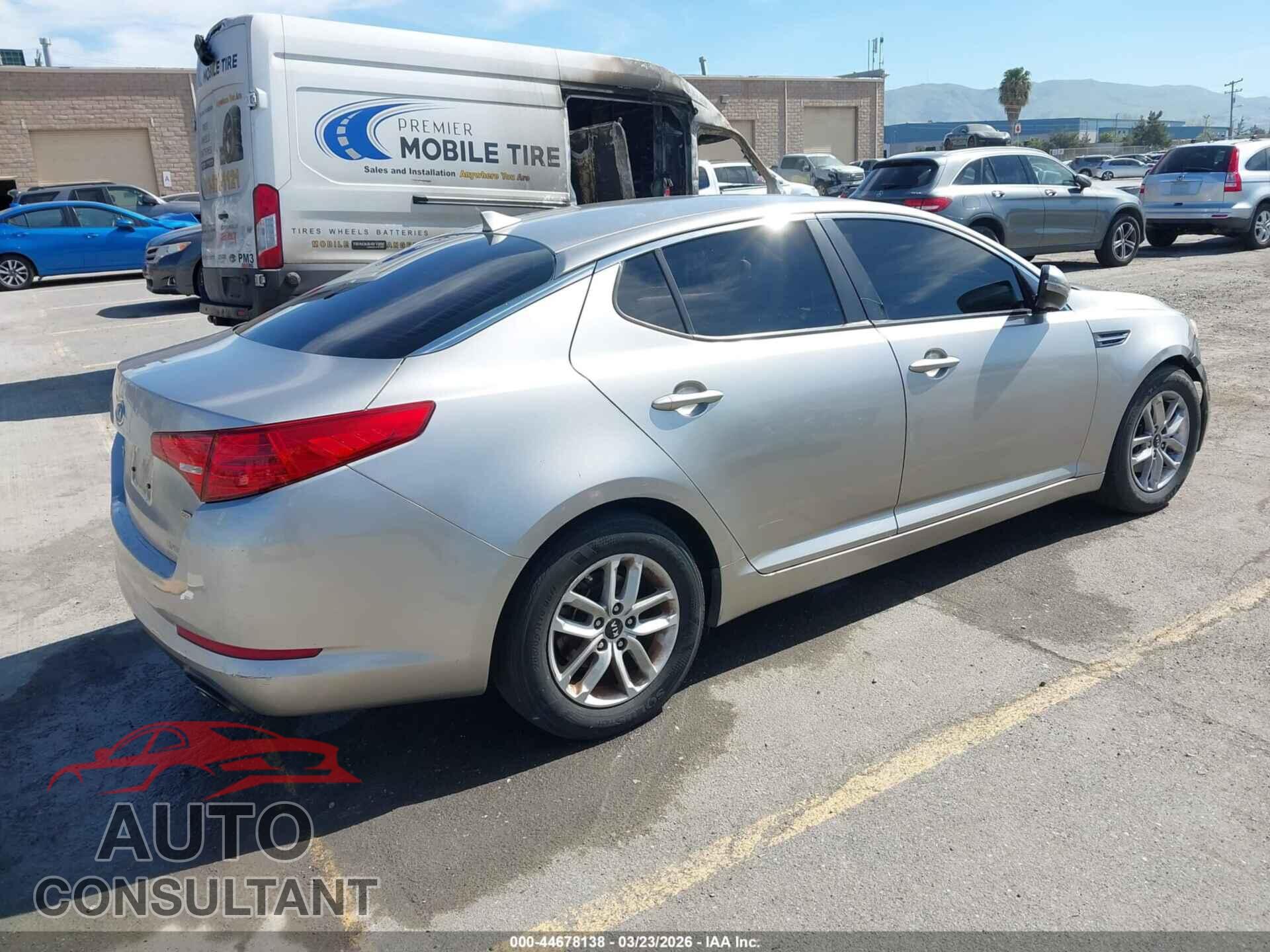 KIA OPTIMA 2011 - KNAGM4A77B5108124