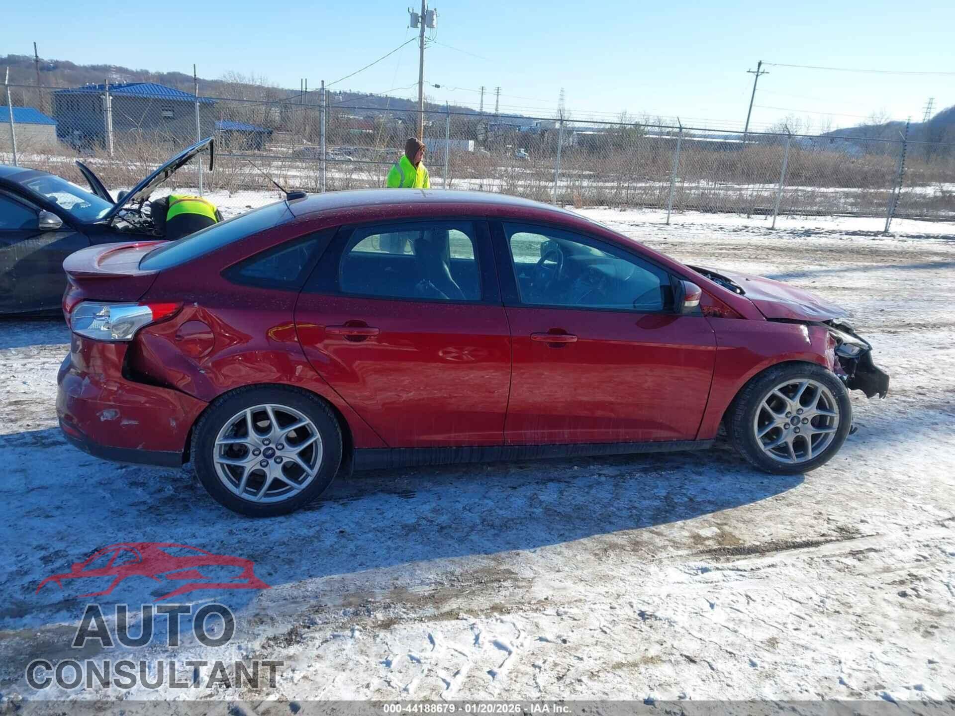 FORD FOCUS 2015 - 1FADP3F28FL318291
