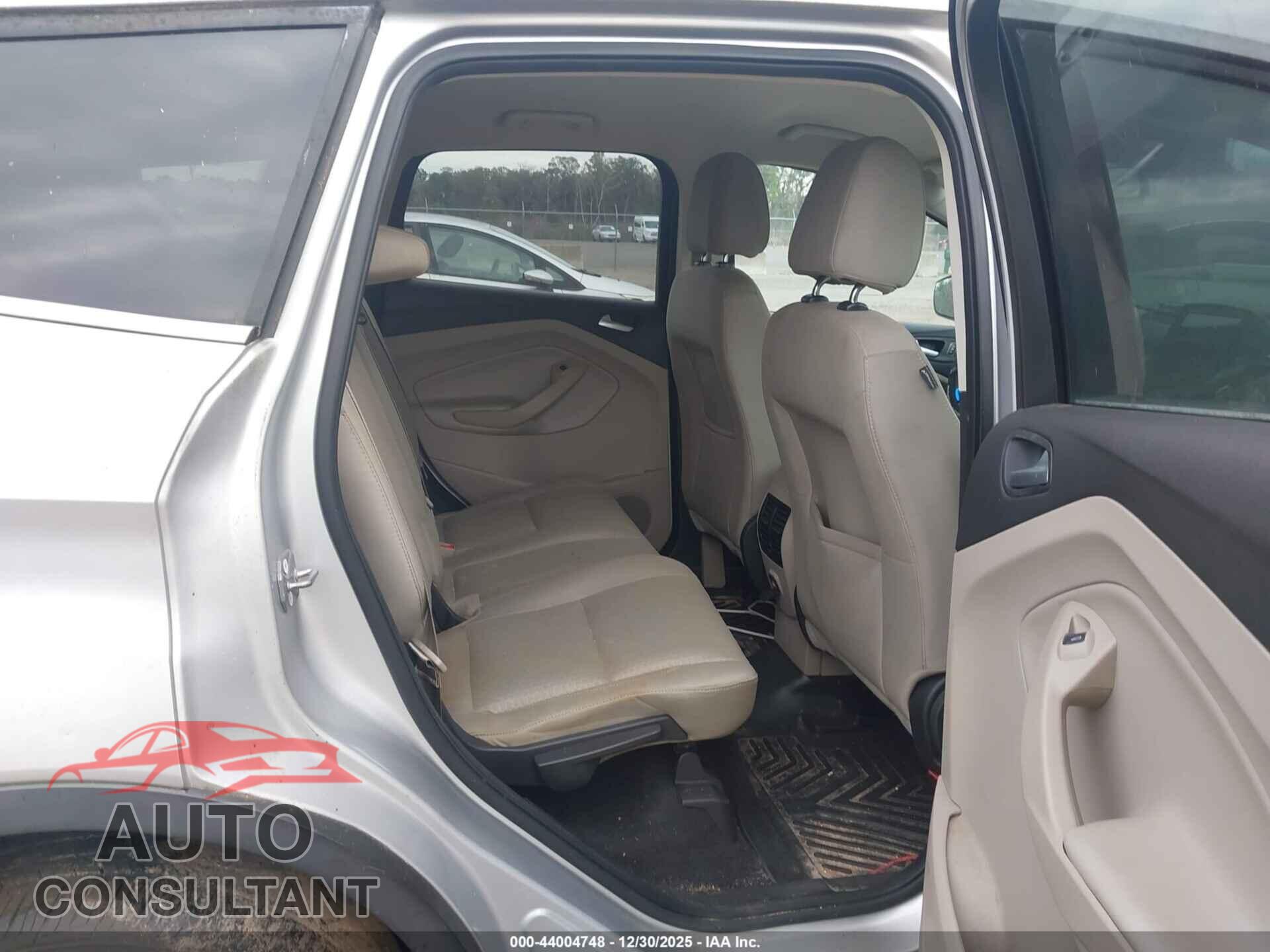 FORD ESCAPE 2017 - 1FMCU9GDXHUC12774