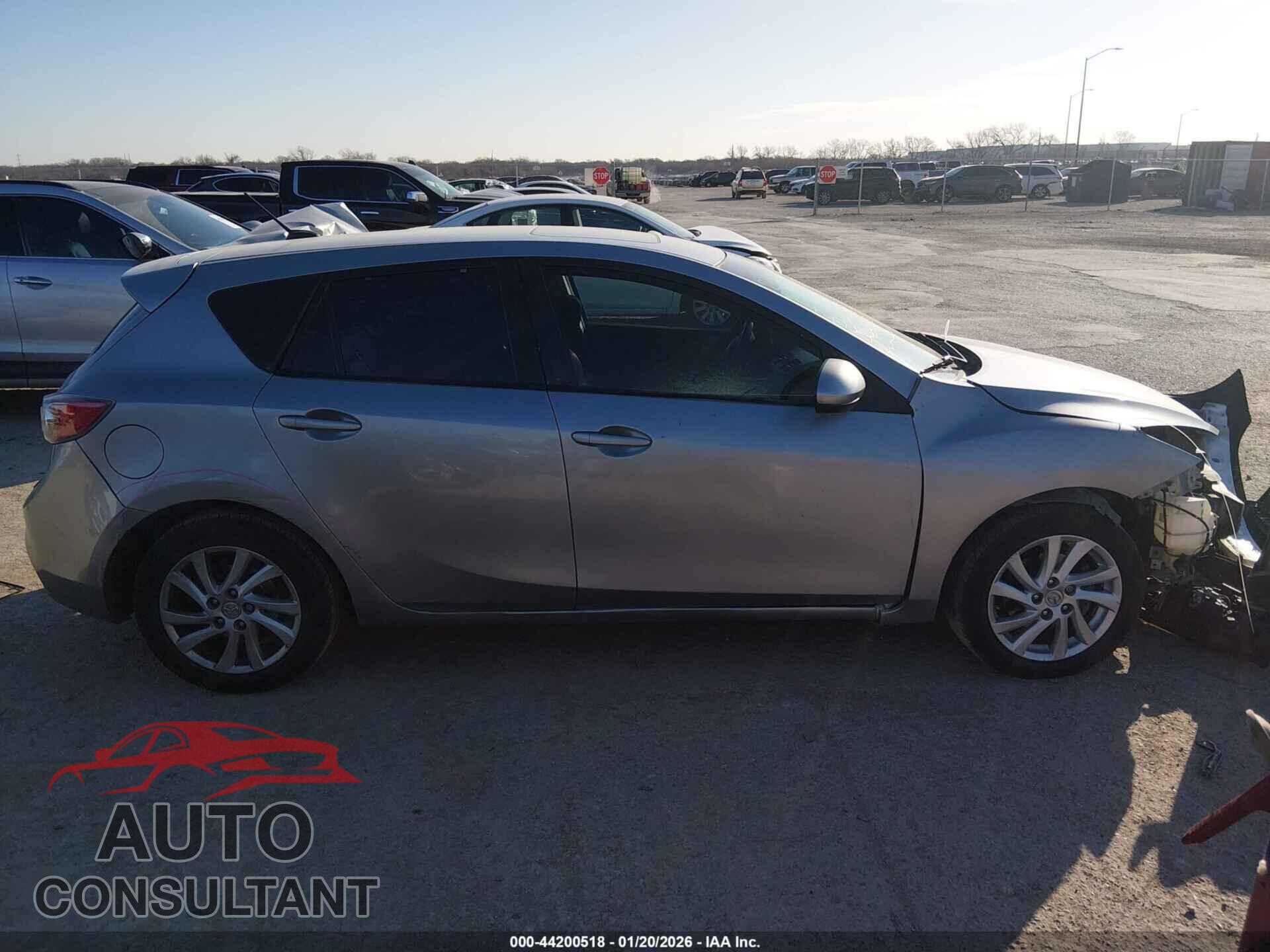 MAZDA MAZDA3 2012 - JM1BL1M76C1658000