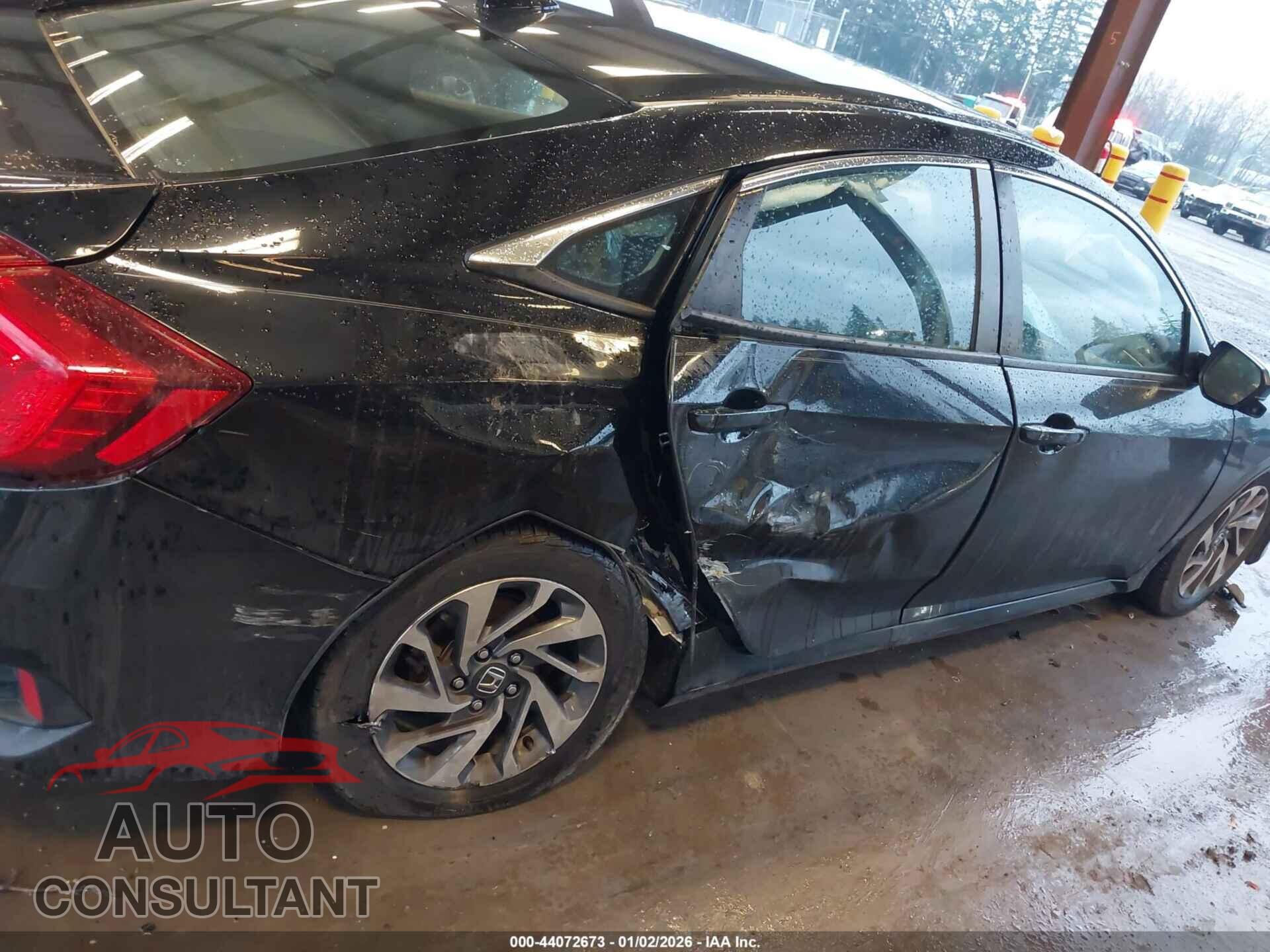 HONDA CIVIC 2018 - 2HGFC2F72JH518885