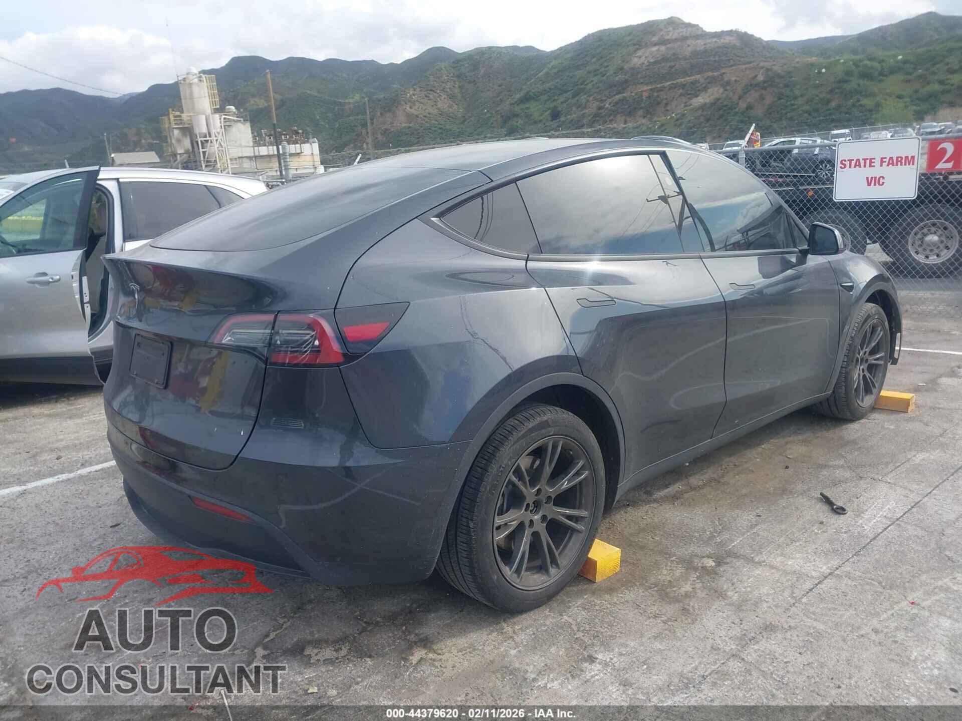 TESLA MODEL Y 2024 - 7SAYGDED3RF152664
