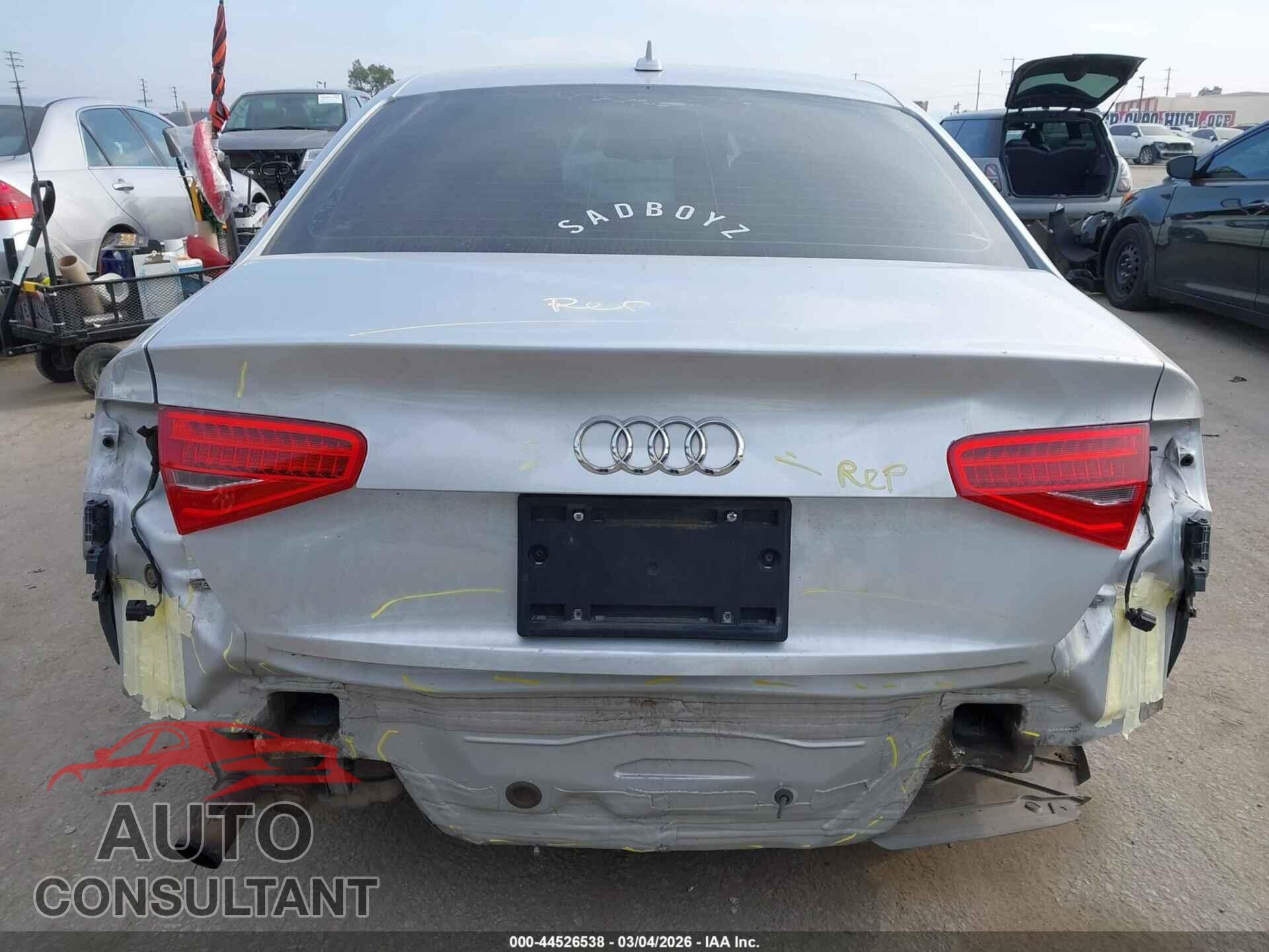 AUDI A4 2013 - WAUEFAFL5DN009889