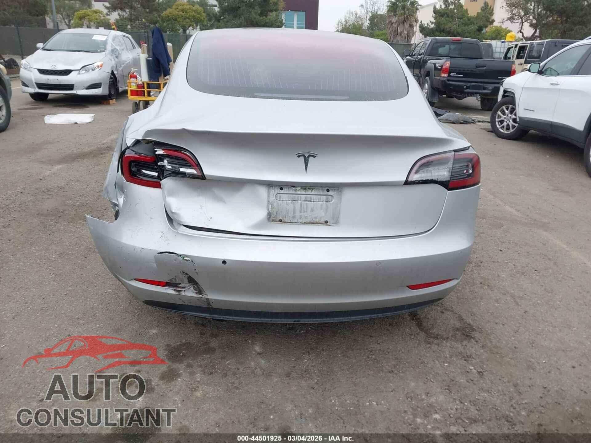 TESLA MODEL 3 2018 - 5YJ3E1EA8JF010929