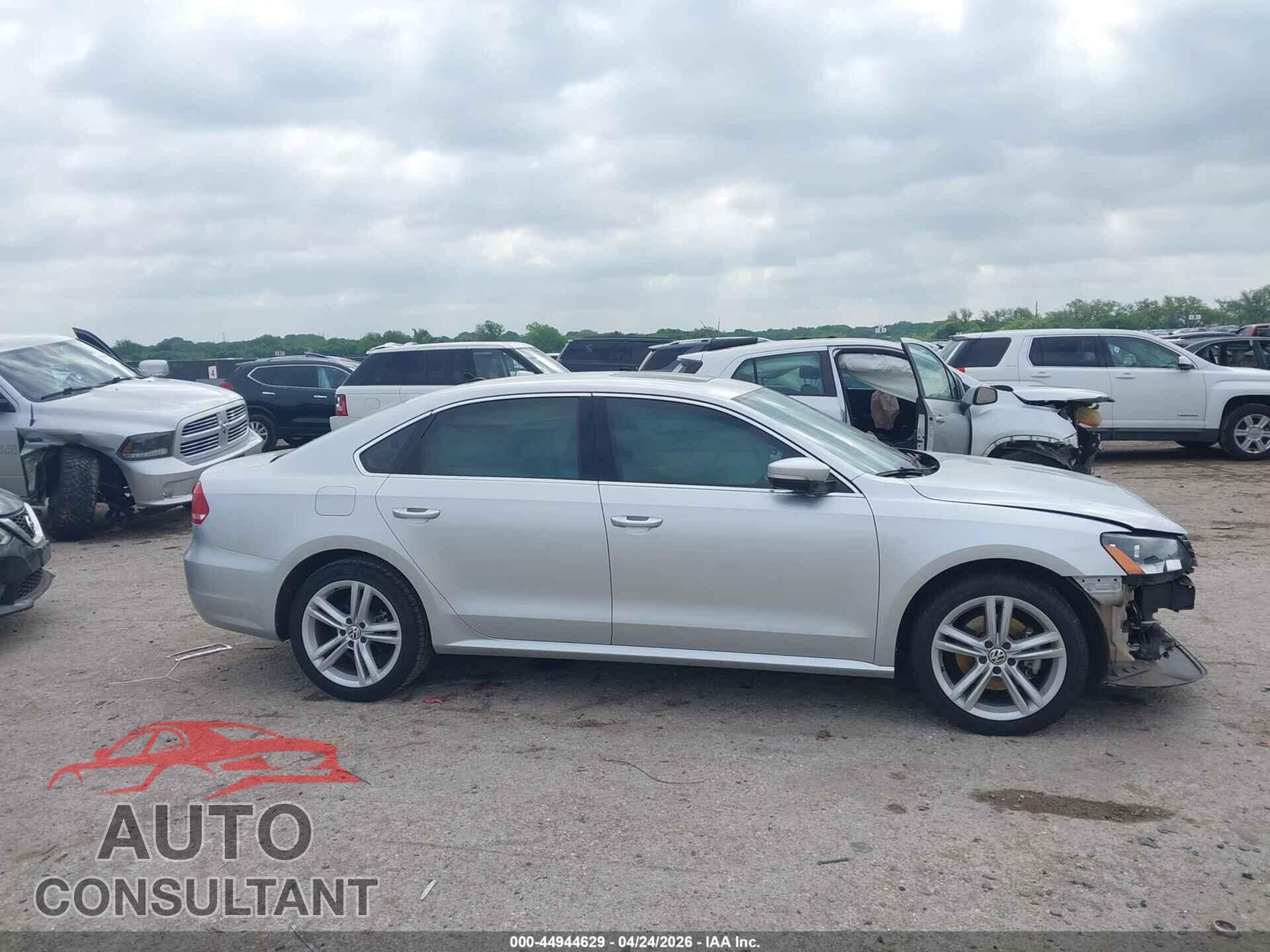 VOLKSWAGEN PASSAT 2015 - 1VWBV7A30FC083414