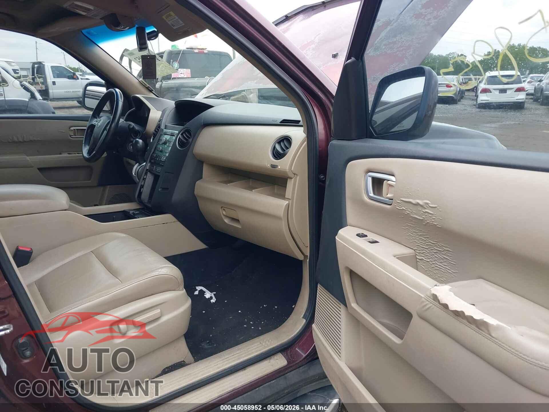 HONDA PILOT 2011 - 5FNYF4H56BB011775