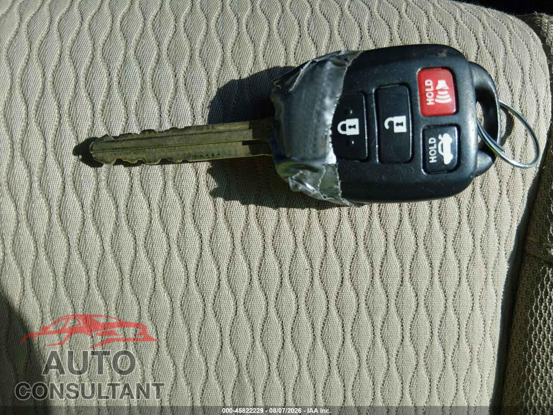 TOYOTA COROLLA 2014 - 2T1BURHE2EC208024