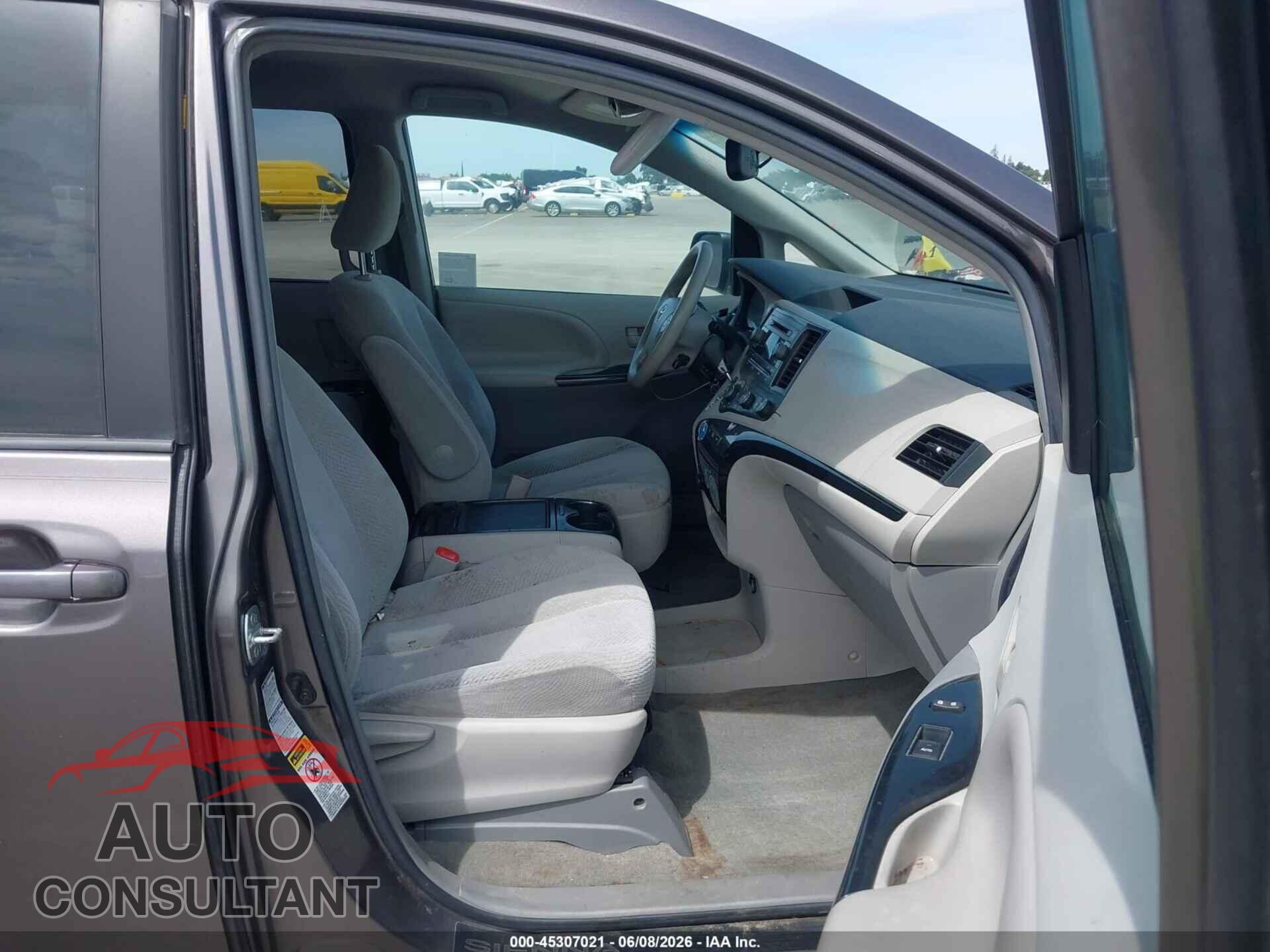 TOYOTA SIENNA 2012 - 5TDJK3DC6CS041982