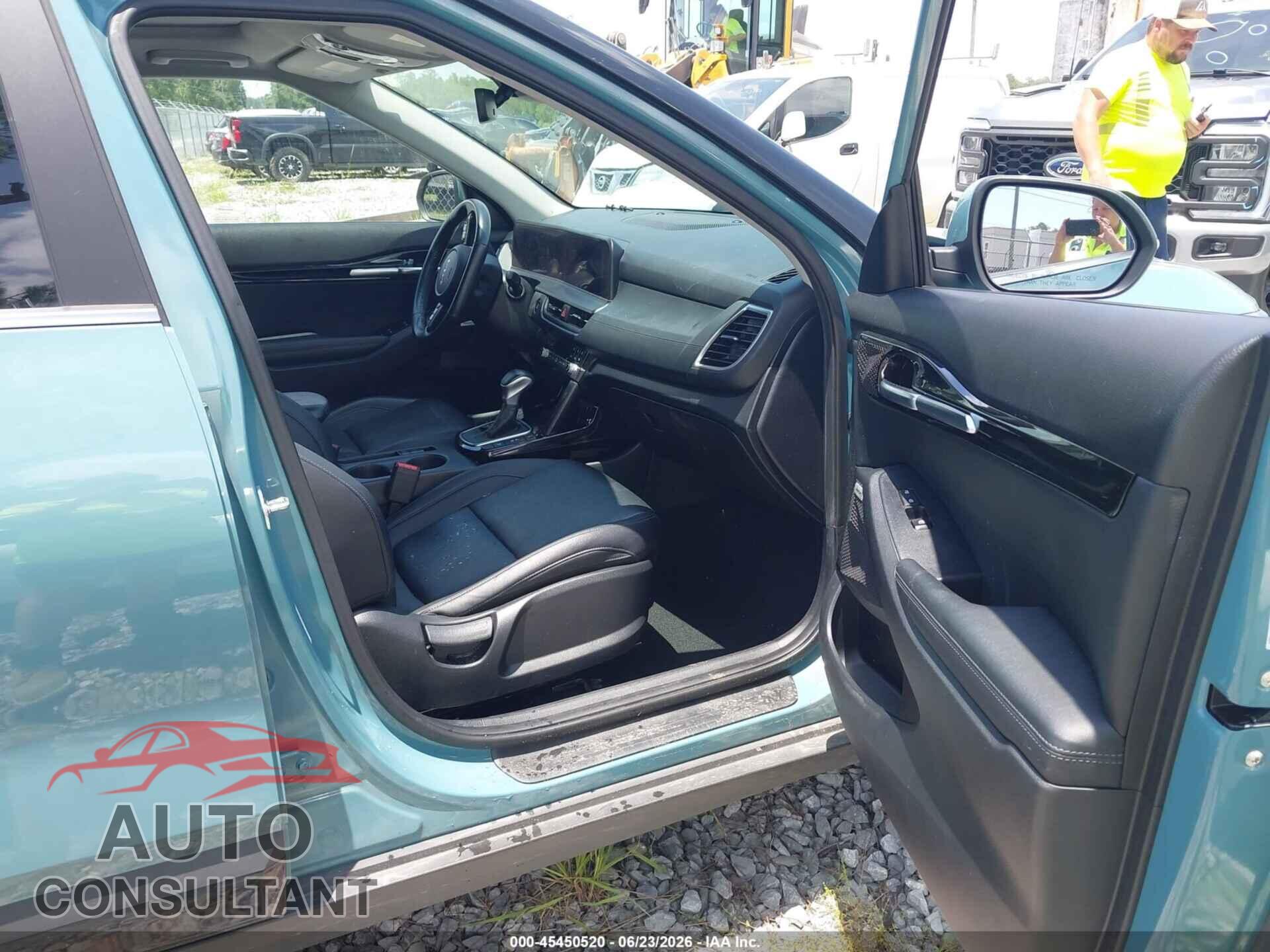 KIA SELTOS 2024 - KNDETCA75R7588458