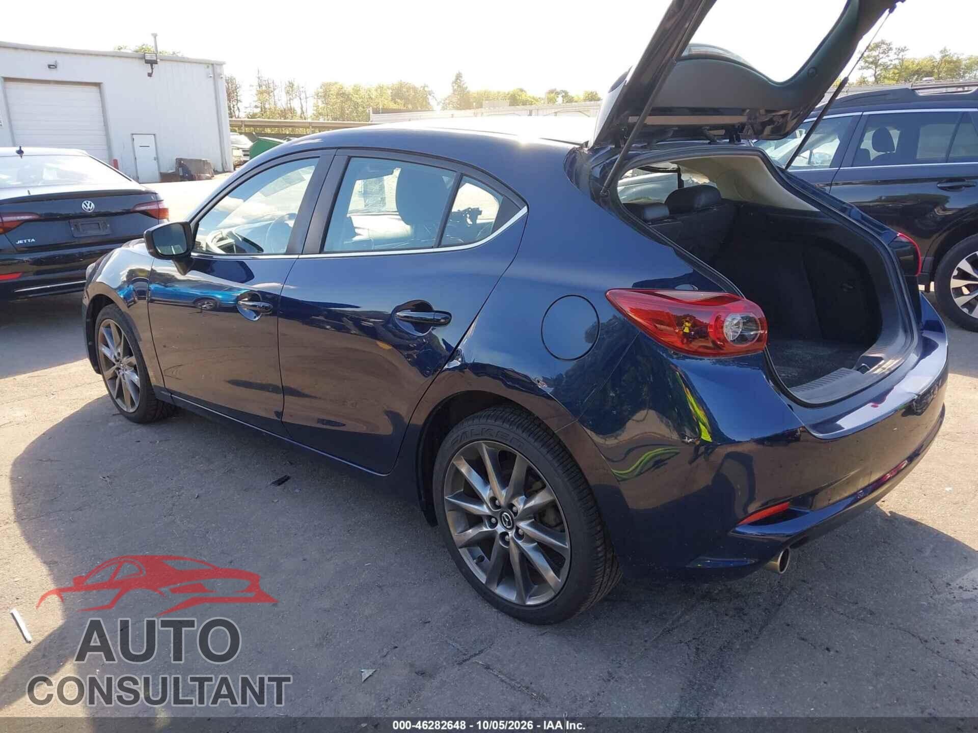 MAZDA MAZDA3 2018 - 3MZBN1M34JM267836