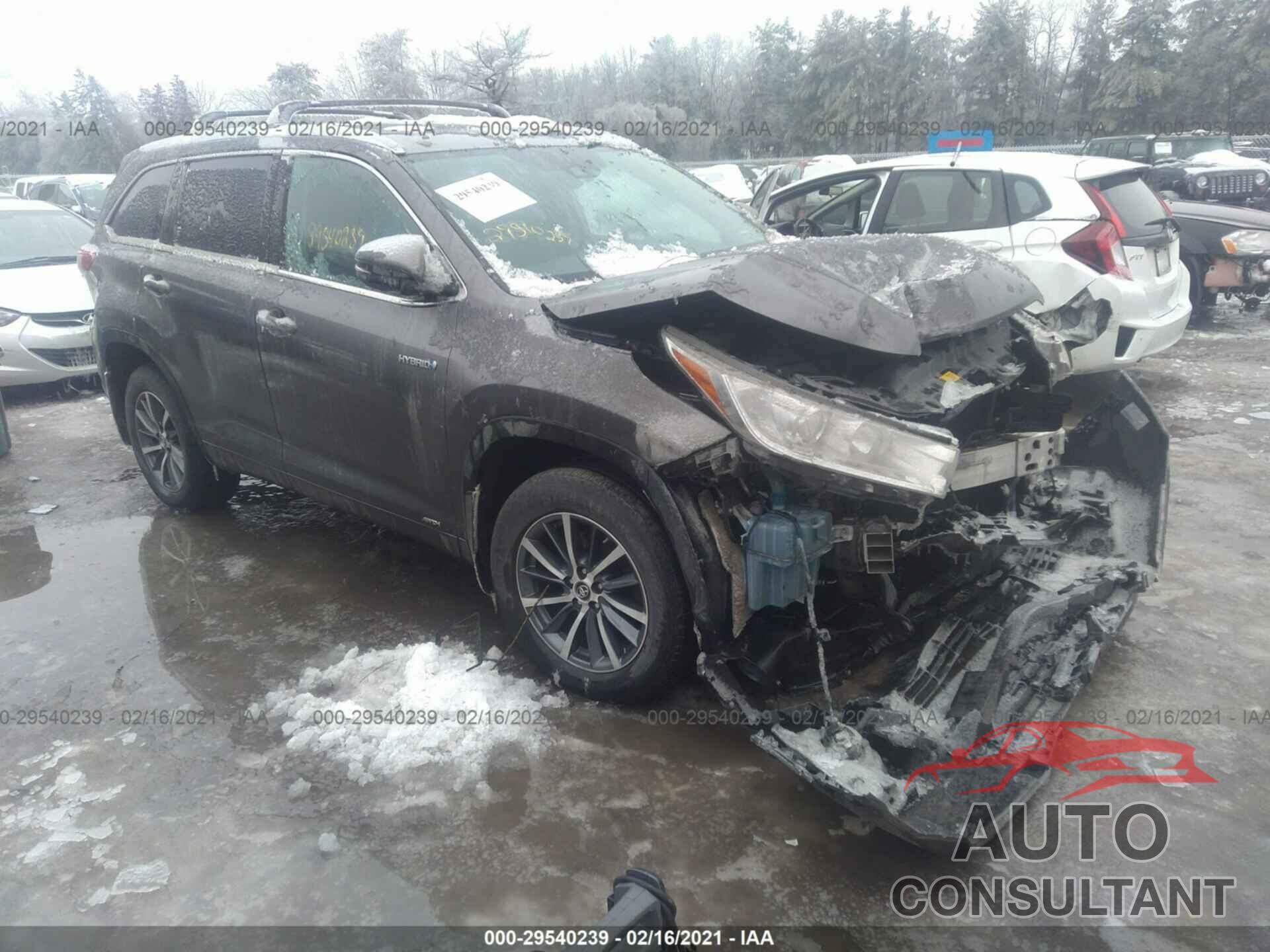 TOYOTA HIGHLANDER 2018 - 5TDJGRFH8JS051018