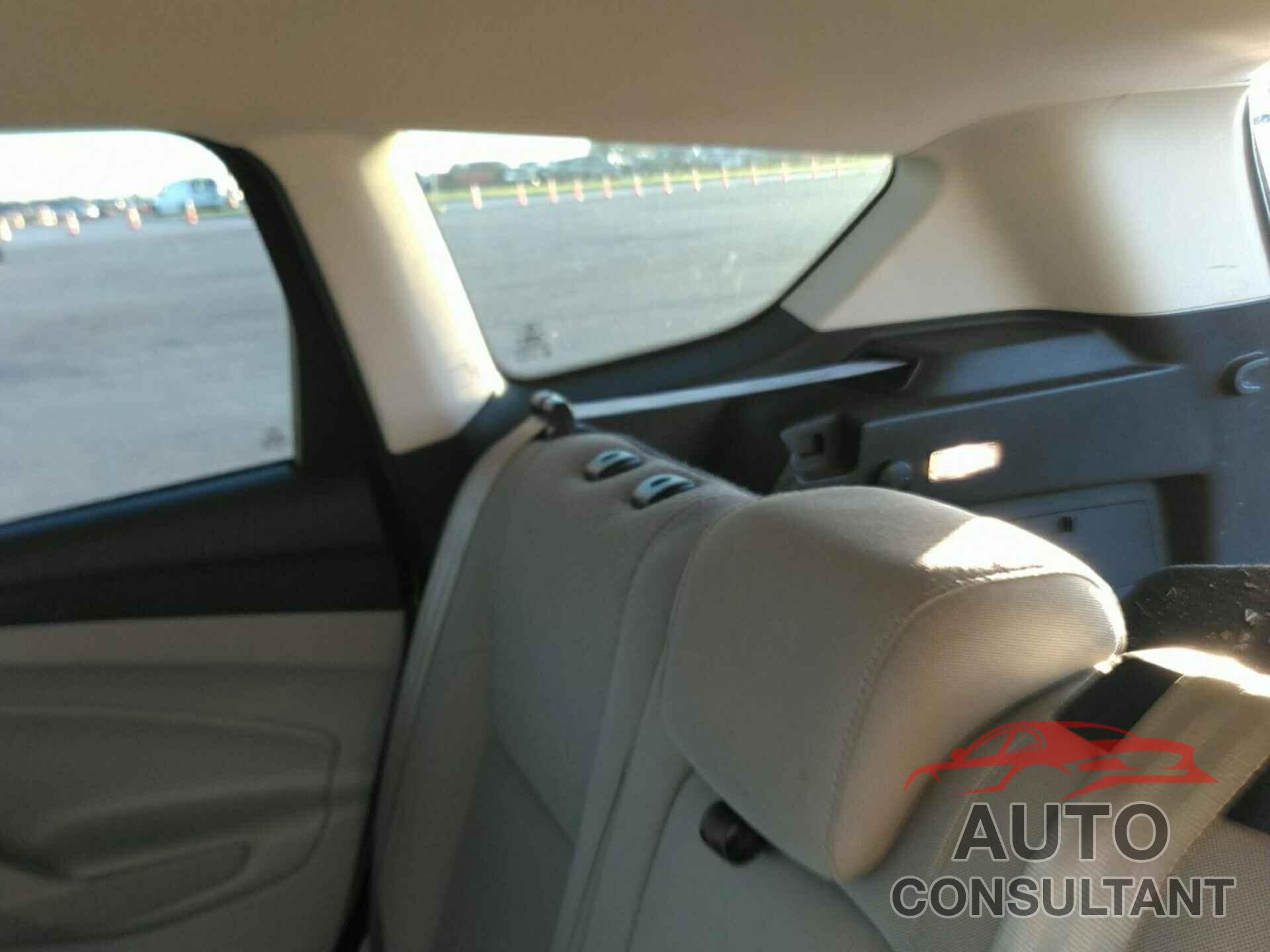 FORD ESCAPE 2017 - 1FMCU9G9XHUB68304