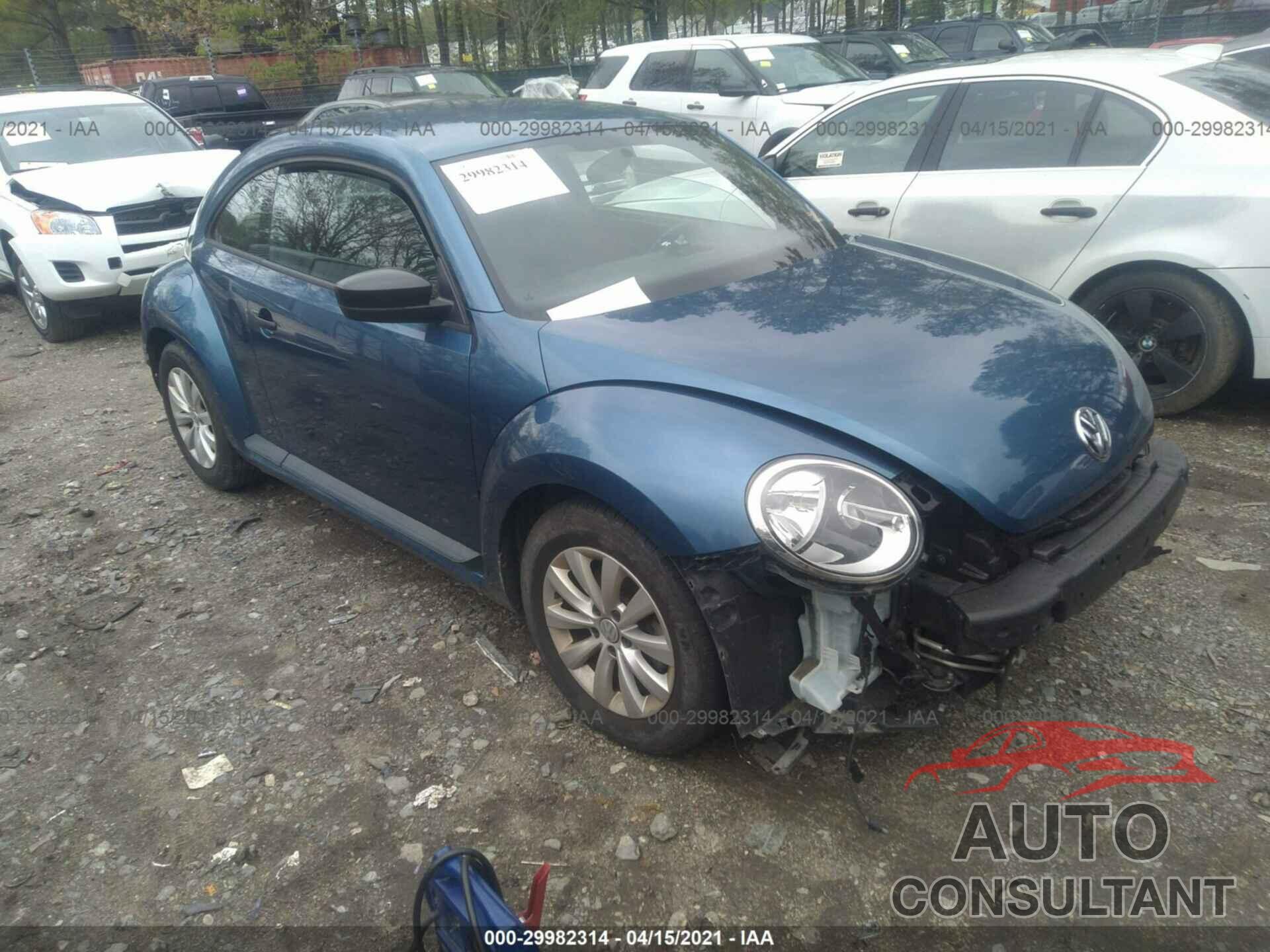 VOLKSWAGEN BEETLE 2018 - 3VWFD7AT0JM713573
