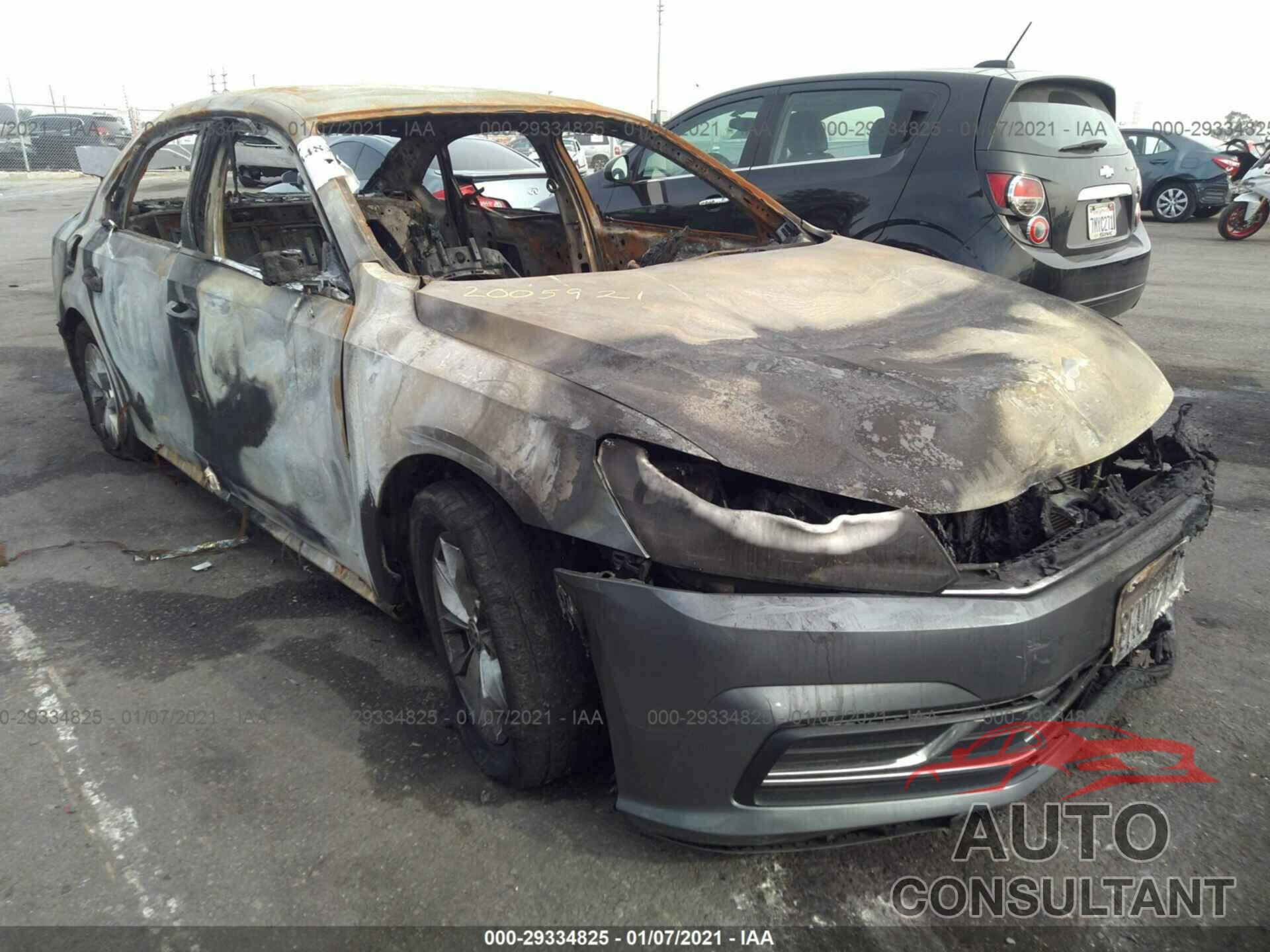 VOLKSWAGEN PASSAT 2016 - 1VWAT7A34GC036356