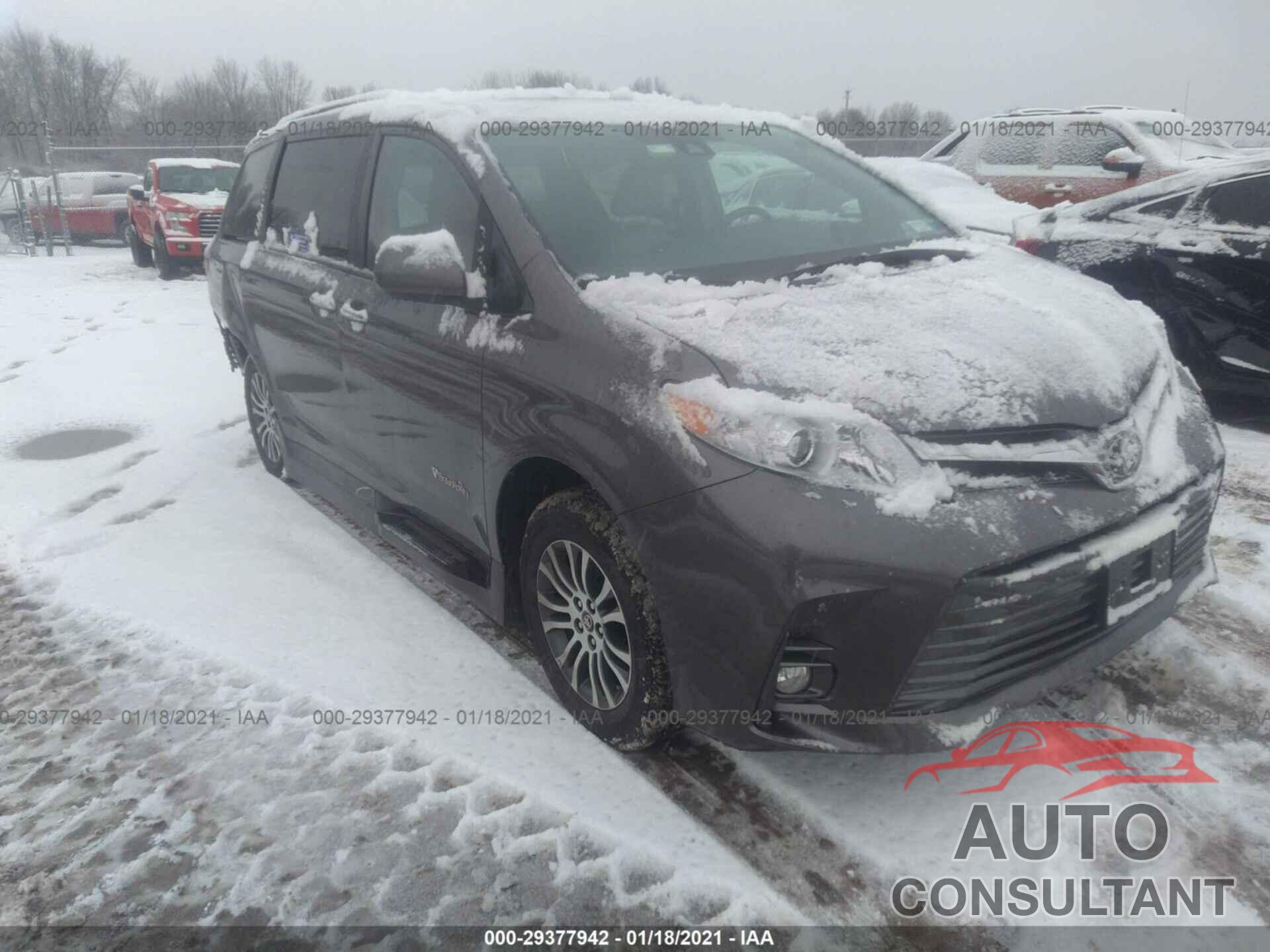 TOYOTA SIENNA 2018 - 5TDYZ3DC1JS964846