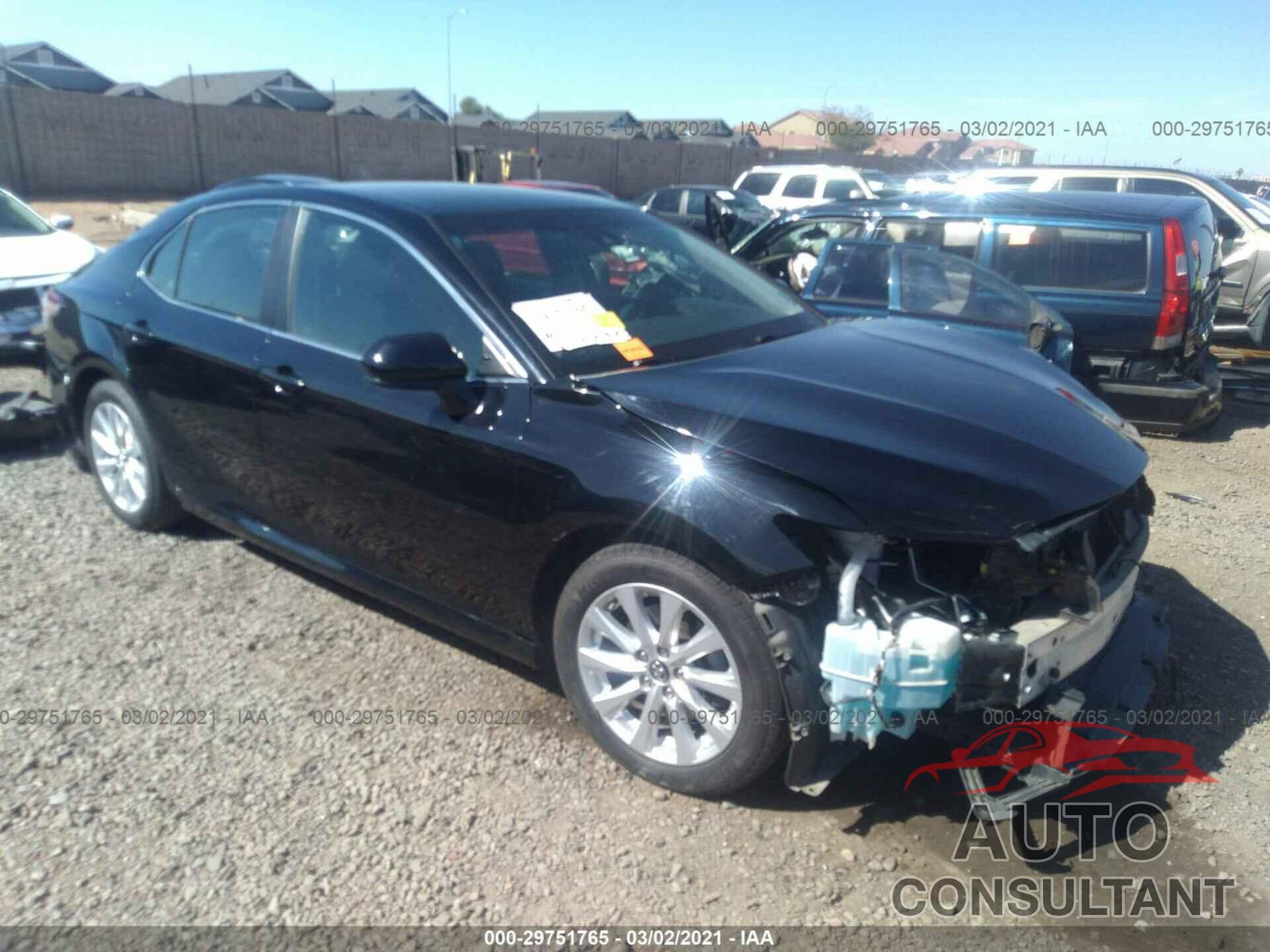 TOYOTA CAMRY 2018 - 4T1B11HK1JU503267